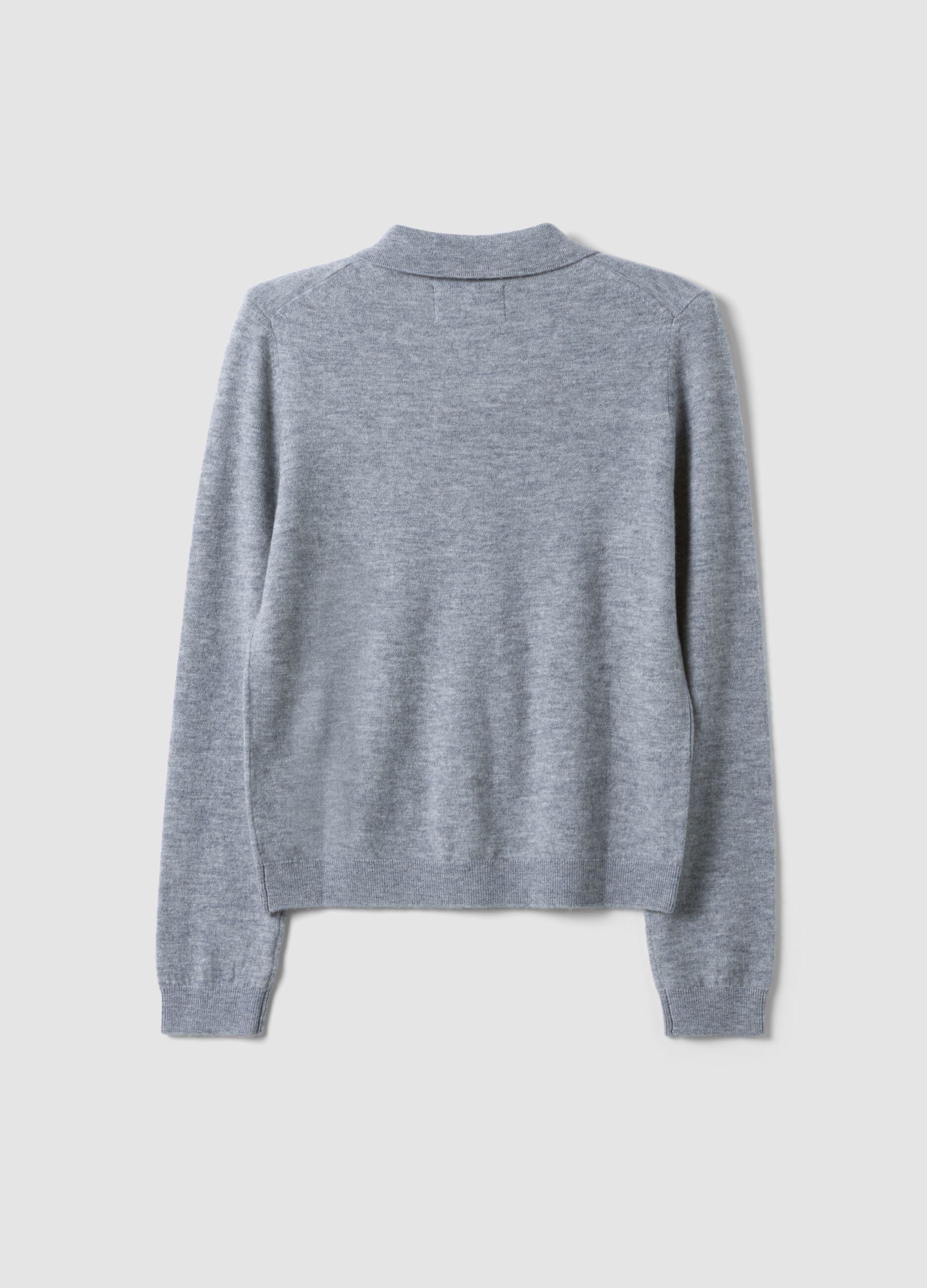 Maglia grigia in pura lana con girocollo