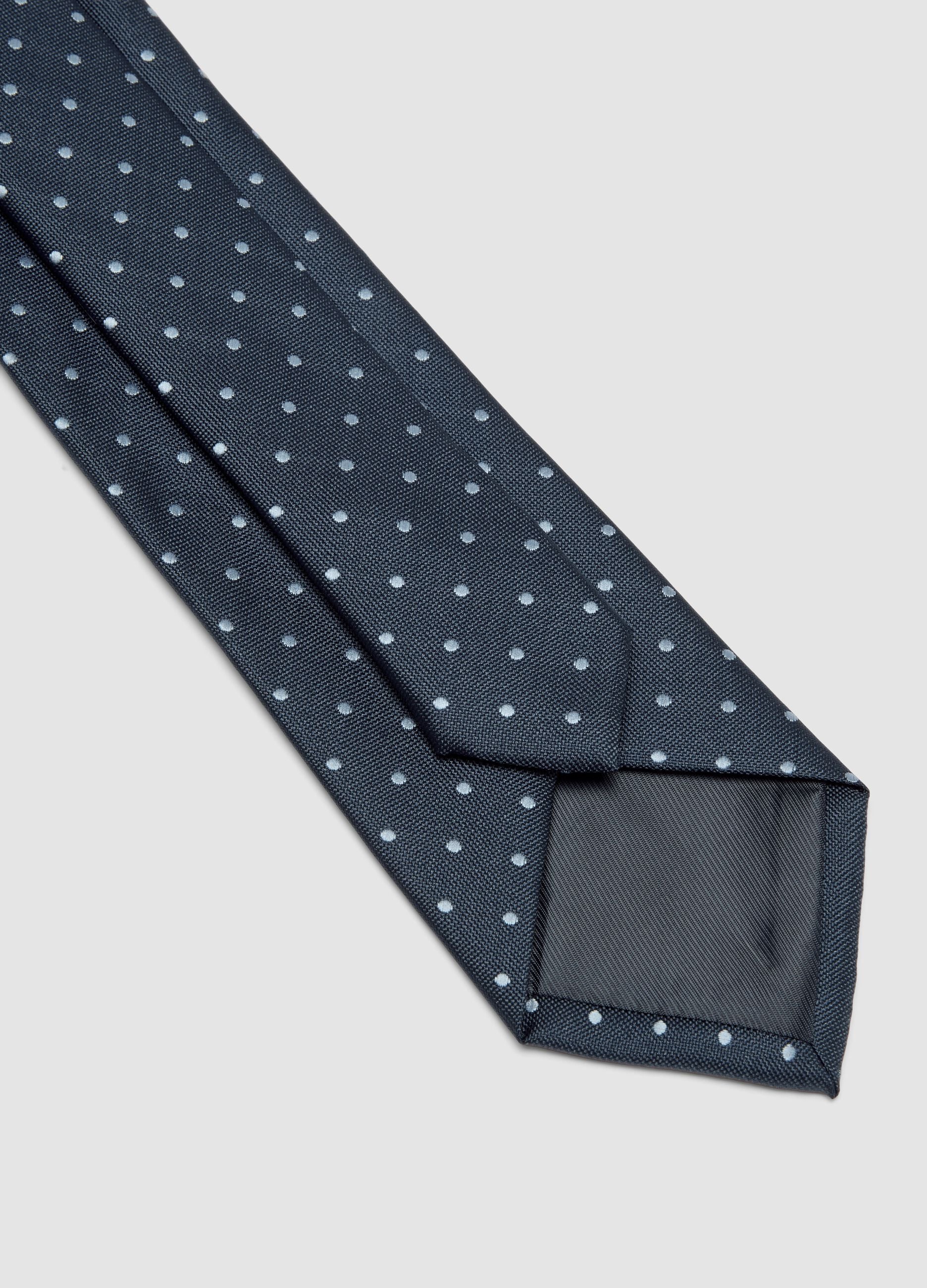 Blue polka dot tie with 7.5 cm blade