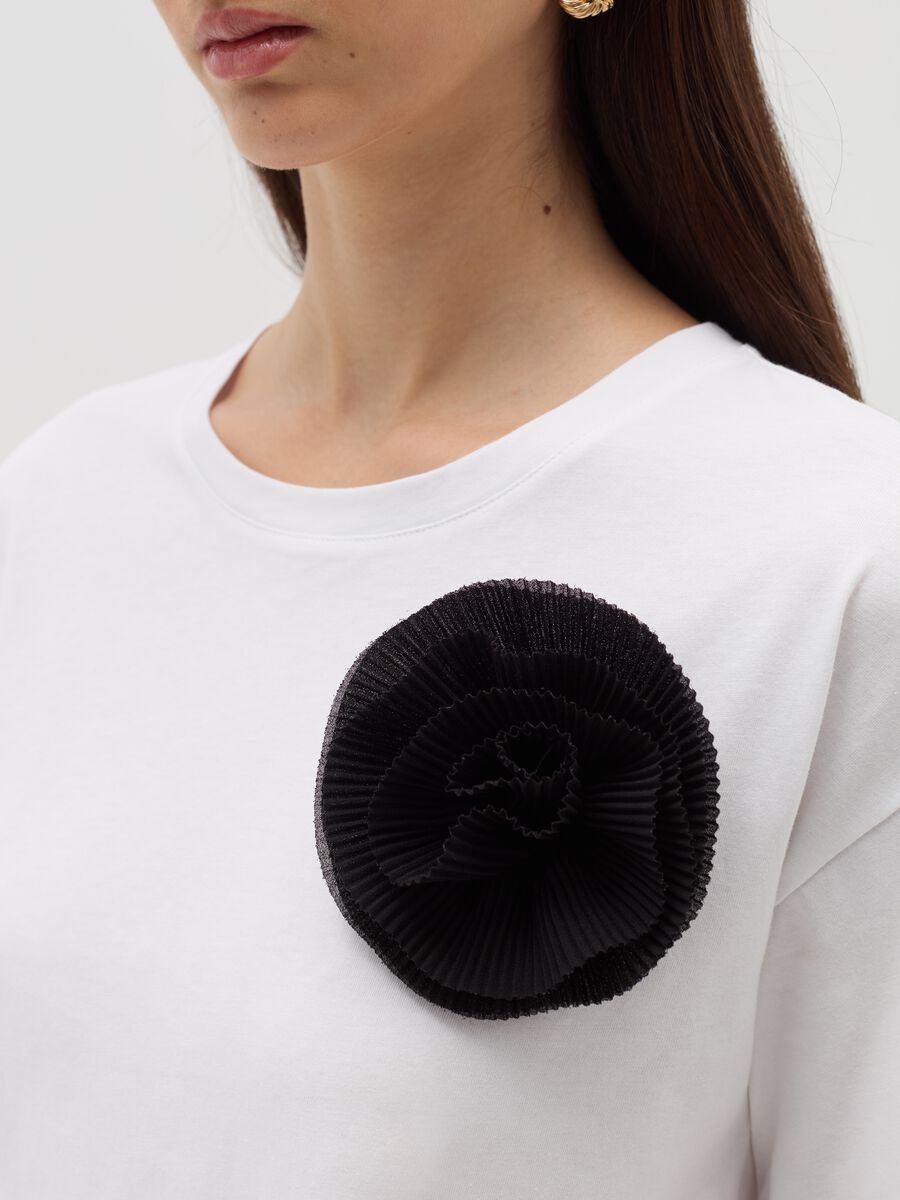 T-shirt with floral application_3