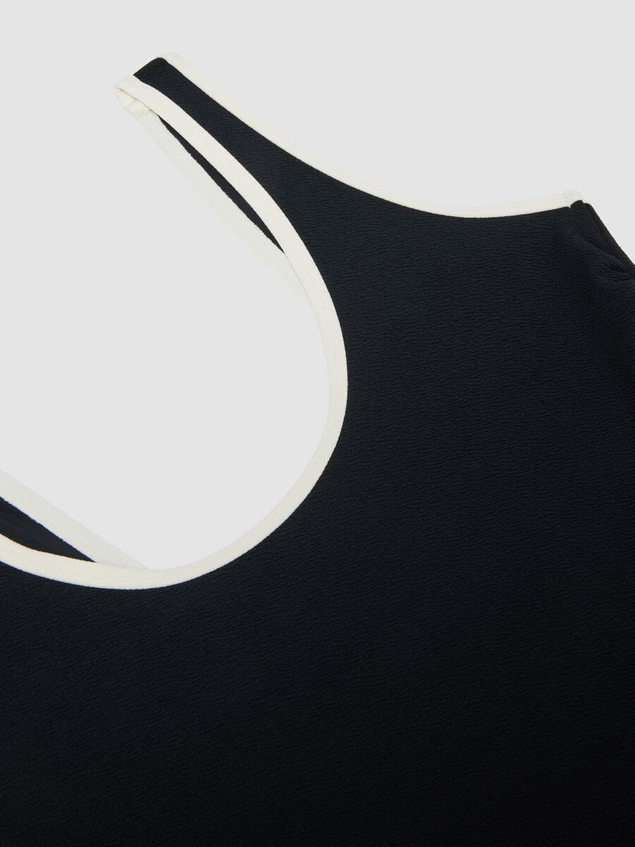 Schwarzer One-Piece-Badeanzug aus Stretchmaterial mit weissen Abschl&uuml;ssen_5