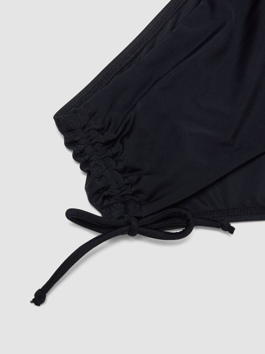 Schwarze, elastische Bikinihose mit Raffungen_5