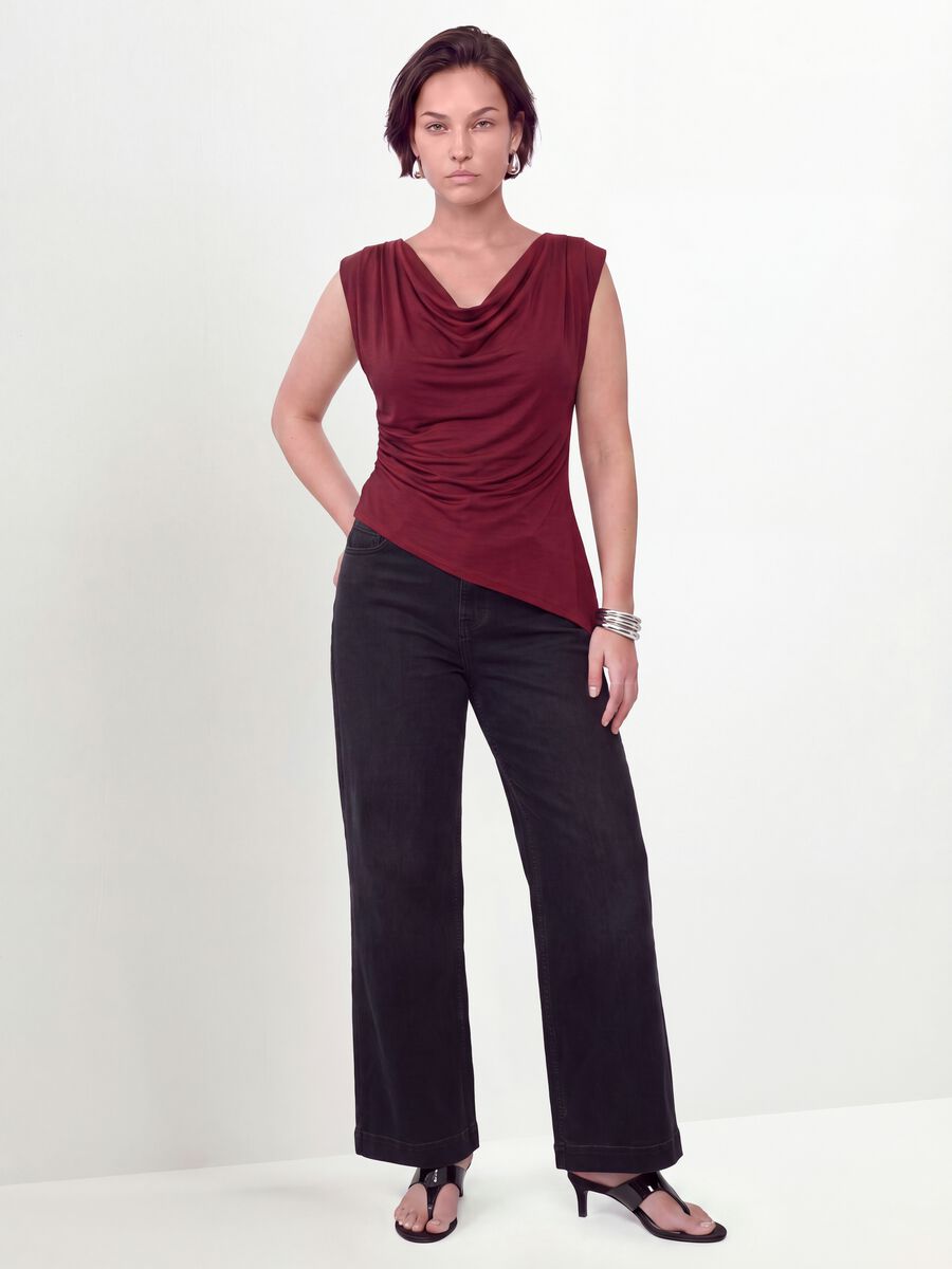 Red stretch viscose T-shirt with draped neckline_3