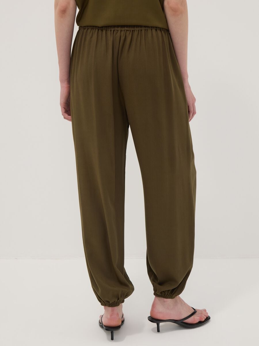Green pure viscose trousers with elasticated cuffs, regular fit_3