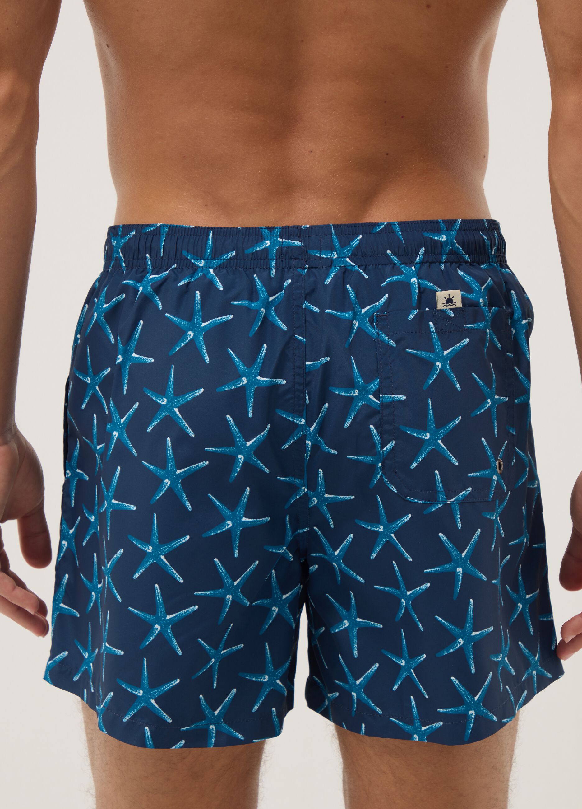 Blaue Boxer-Badeshorts mit Seestern-Print