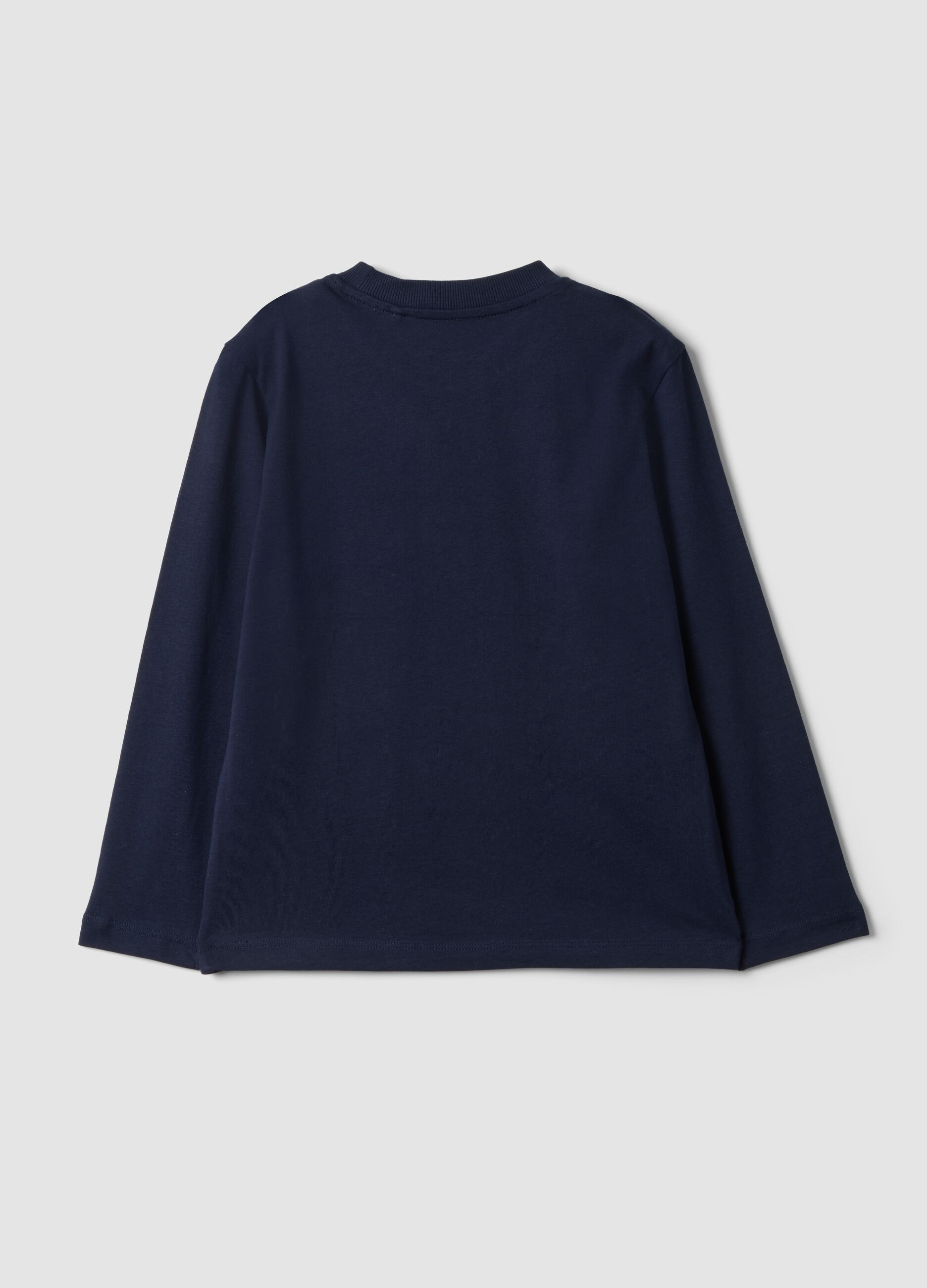 &Mu;&pi;&lambda;&epsilon; T-shirt &alpha;&pi;ό 100% &omicron;&rho;&gamma;&alpha;&nu;&iota;&kappa;ό &beta;&alpha;&mu;&beta;ά&kappa;&iota; &mu;&epsilon; &sigma;&tau;ά&mu;&pi;&alpha; college &gamma;&iota;&alpha; &alpha;&gamma;ό&rho;&iota;