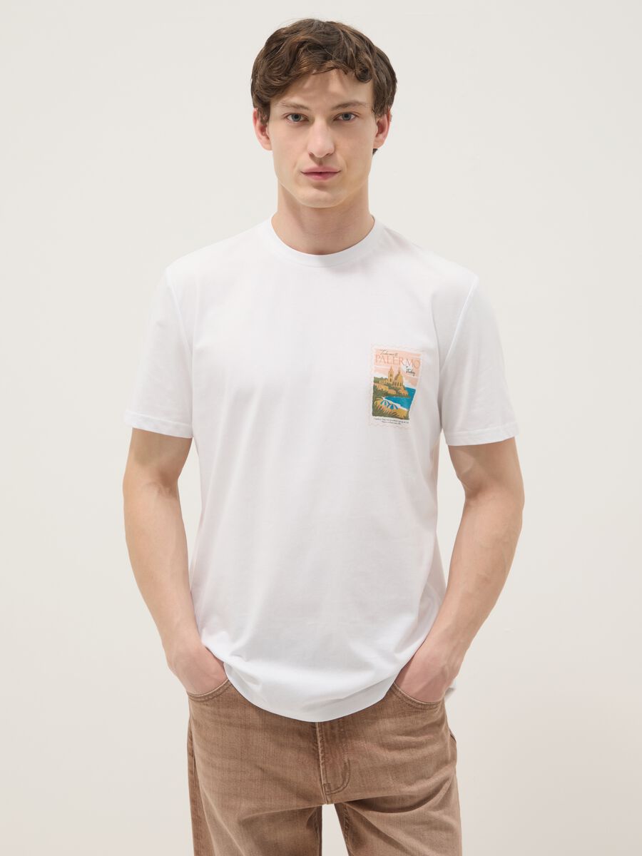 Wei&szlig;es T-Shirt aus reiner Baumwolle mit Print, Regular Fit_0