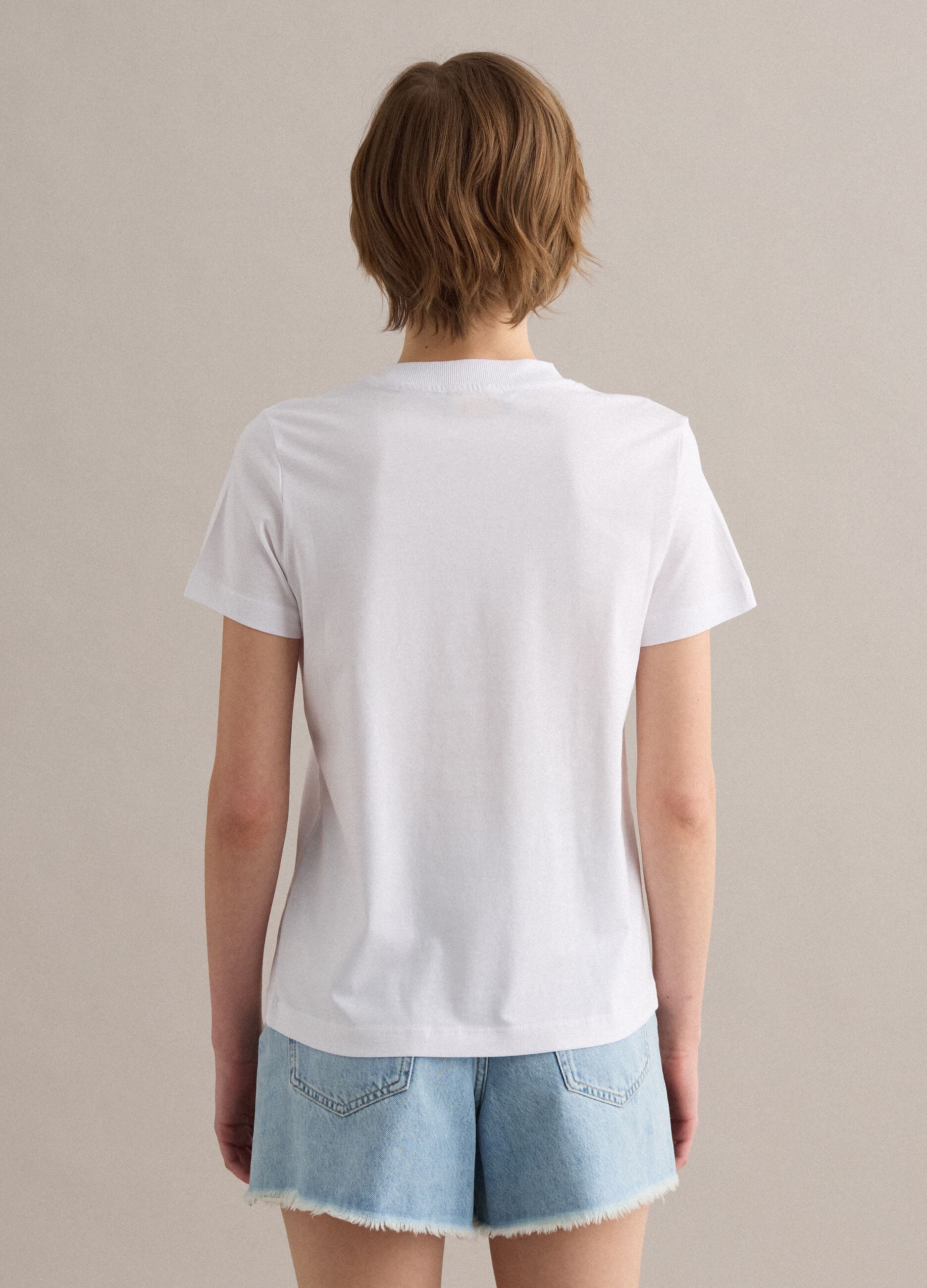 Camiseta blanca de algod&oacute;n Supima puro de manga corta, corte regular