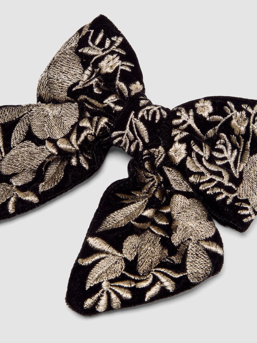 Fermaglio nero con fiocco ricamato floreale_2