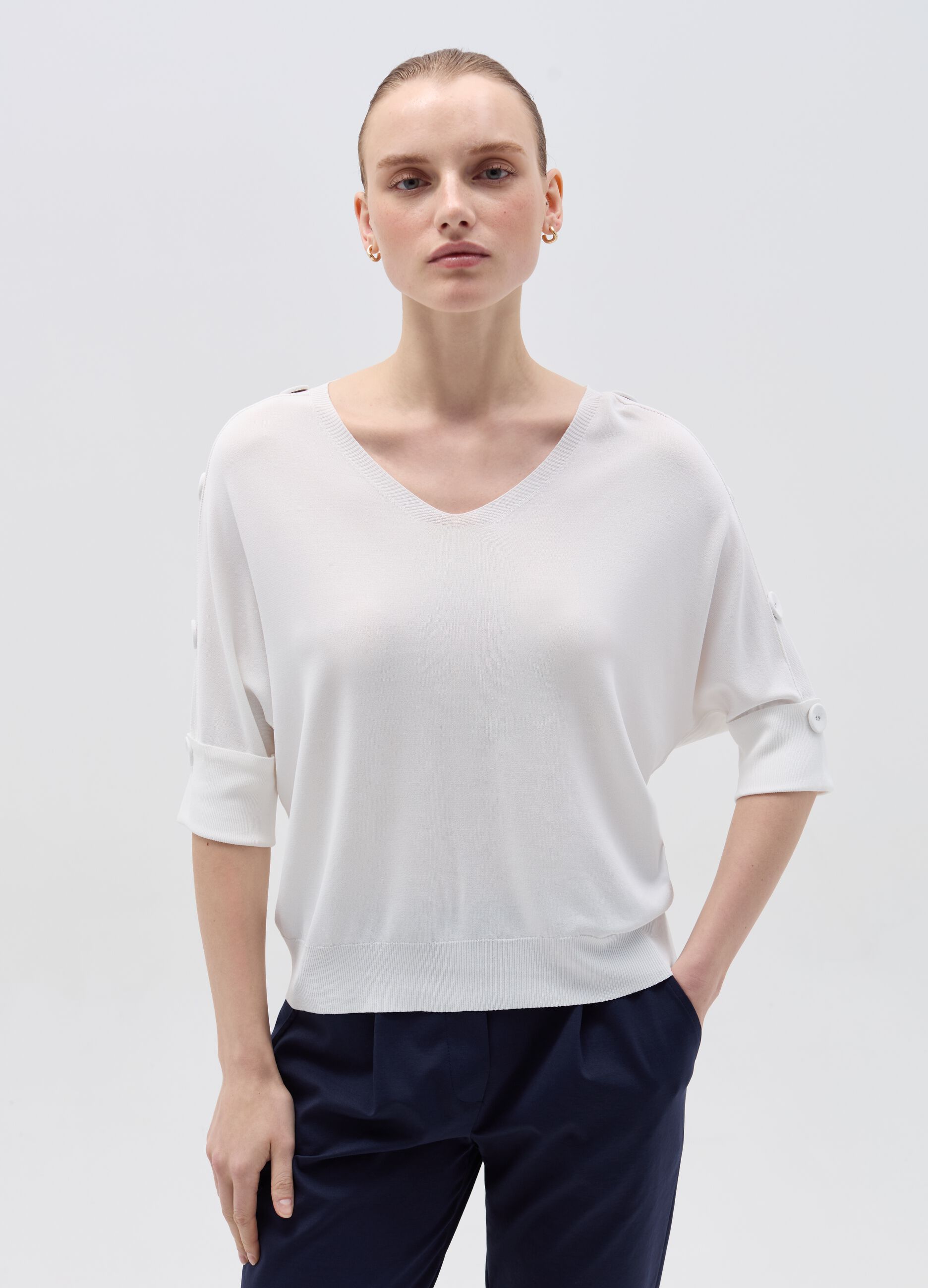 Top with three-quarter sleeves with buttons