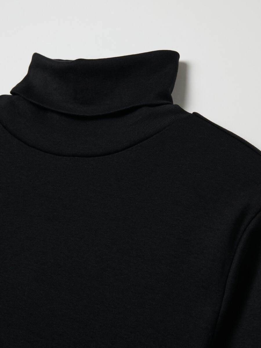 Long-sleeved T-shirt with high neck_5