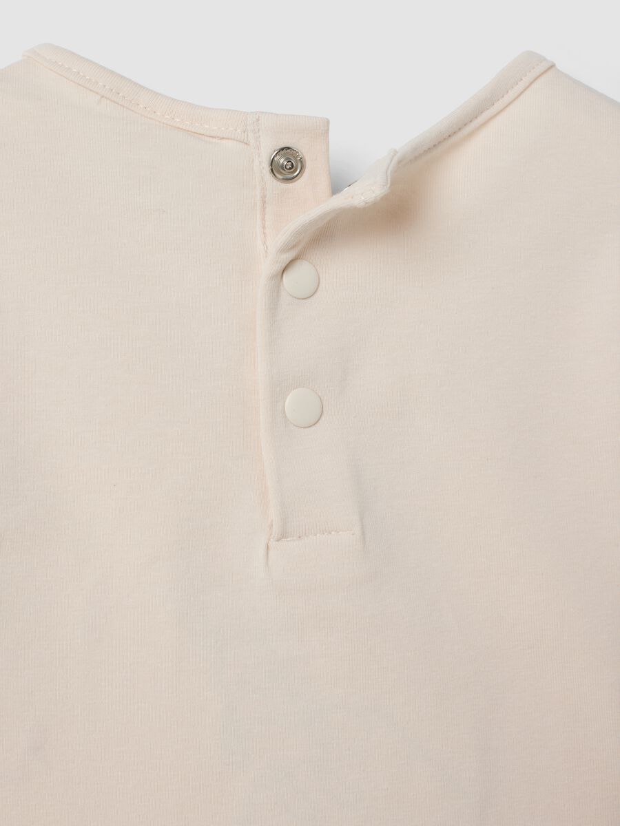 T-shirt rosa a maniche lunghe in cotone elasticizzato girocollo_3