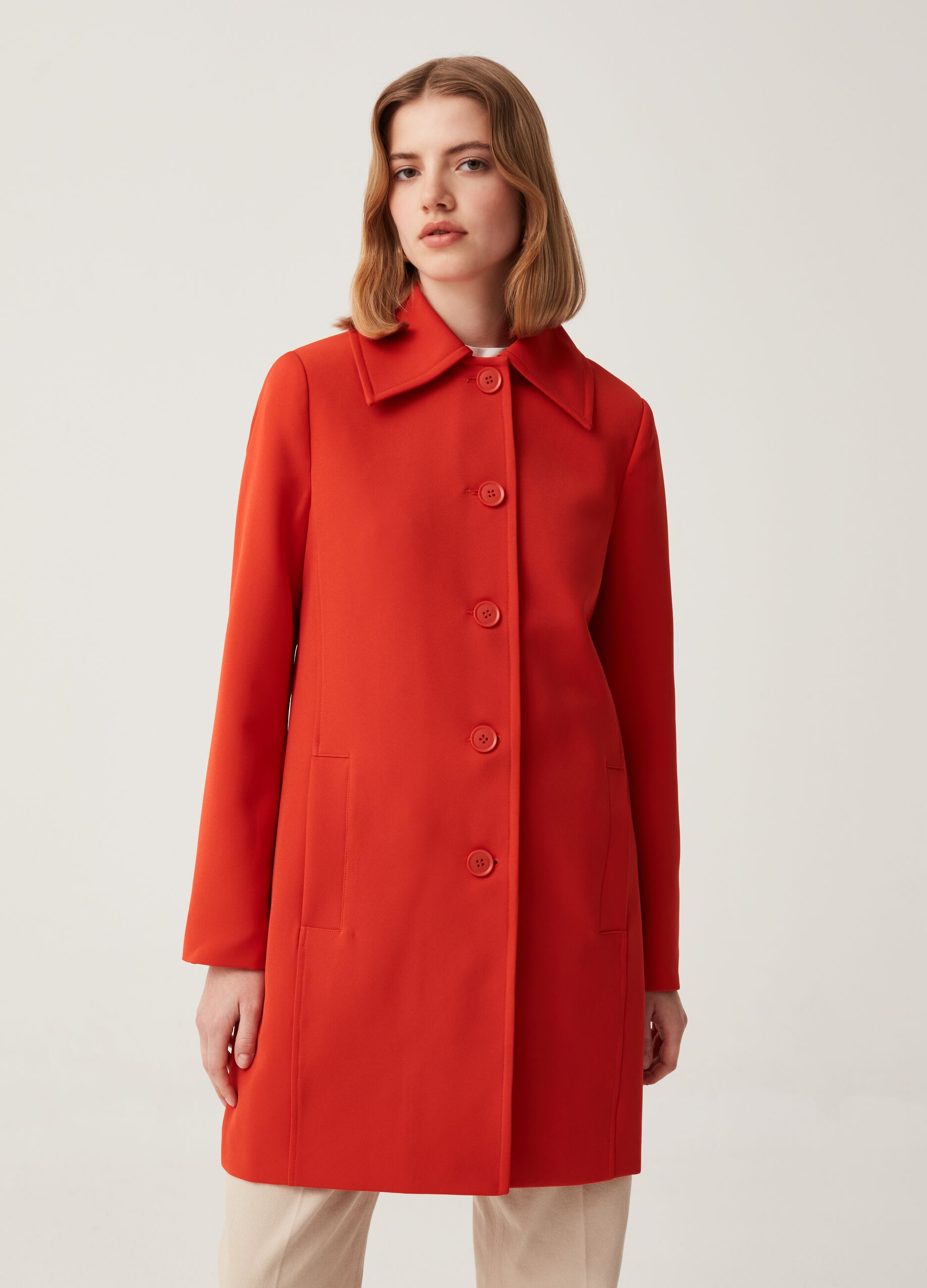 Solid colour, lightweight coat