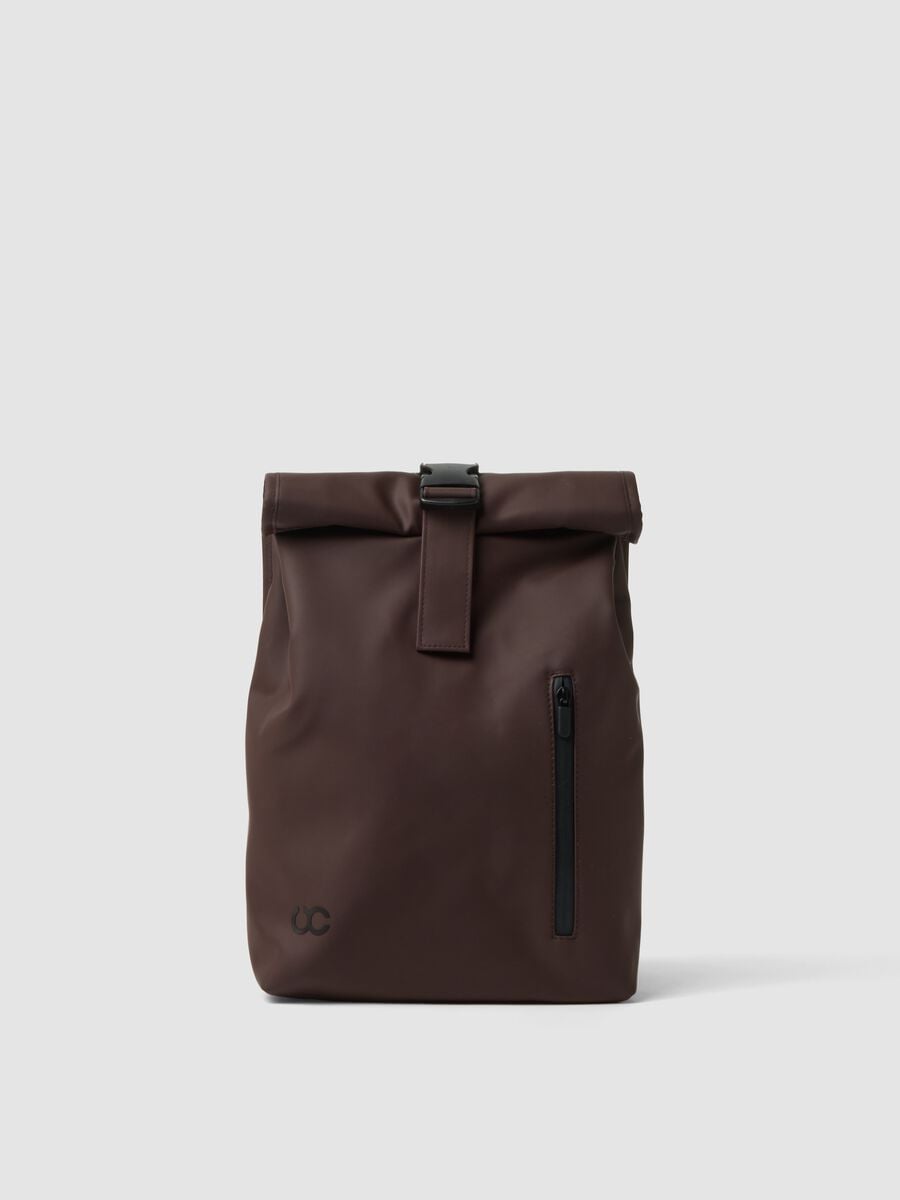Mochila castanha com fecho roll-top e fecho de correr frontal_0