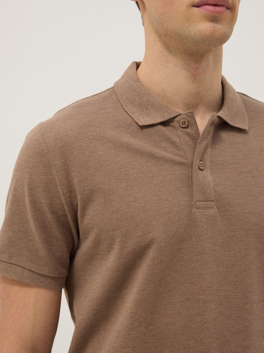 Braunes Poloshirt aus reiner Baumwolle mit kurzen &Auml;rmeln, Regular Fit_4