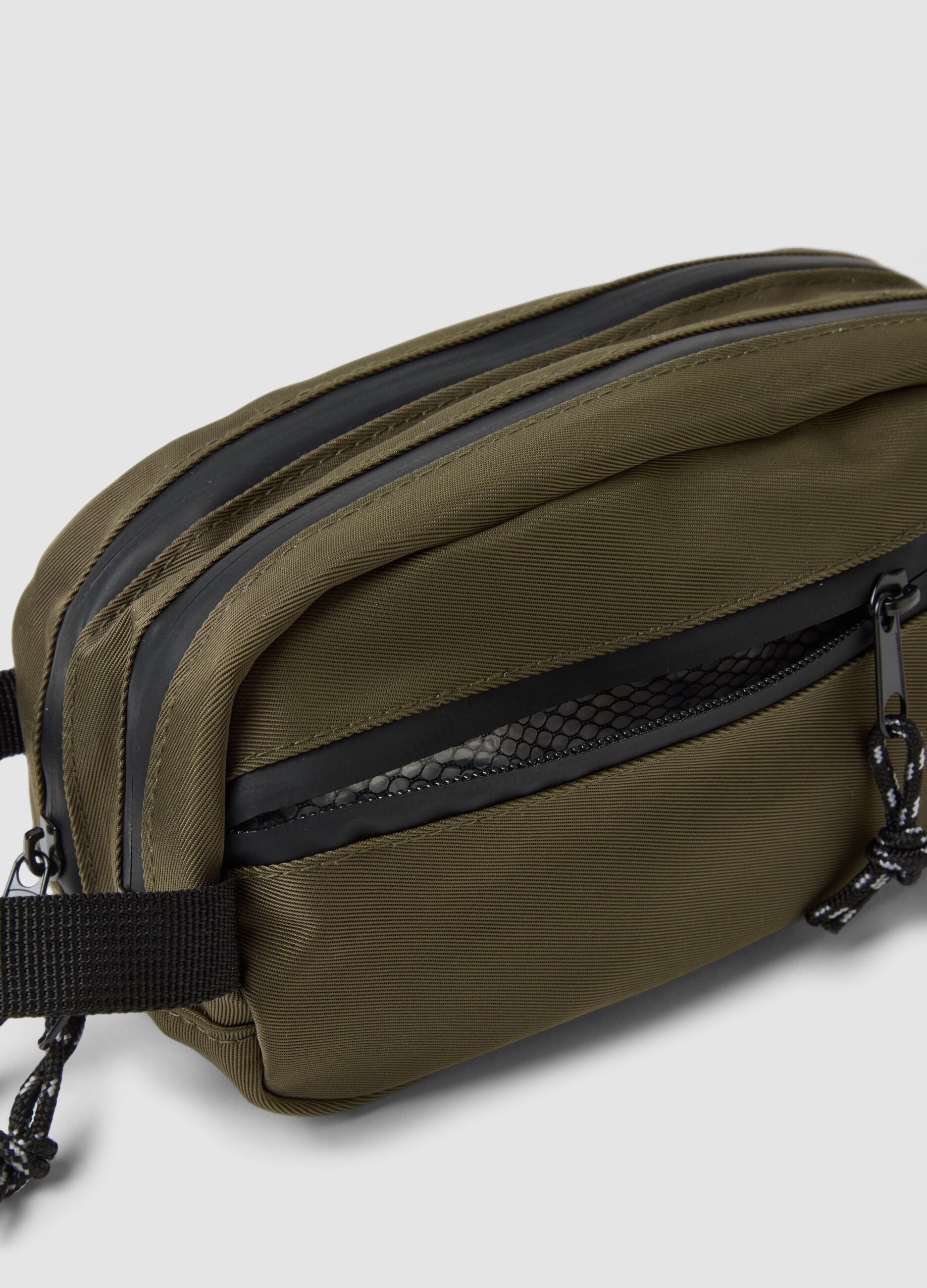Green wash bag with front zip pocket