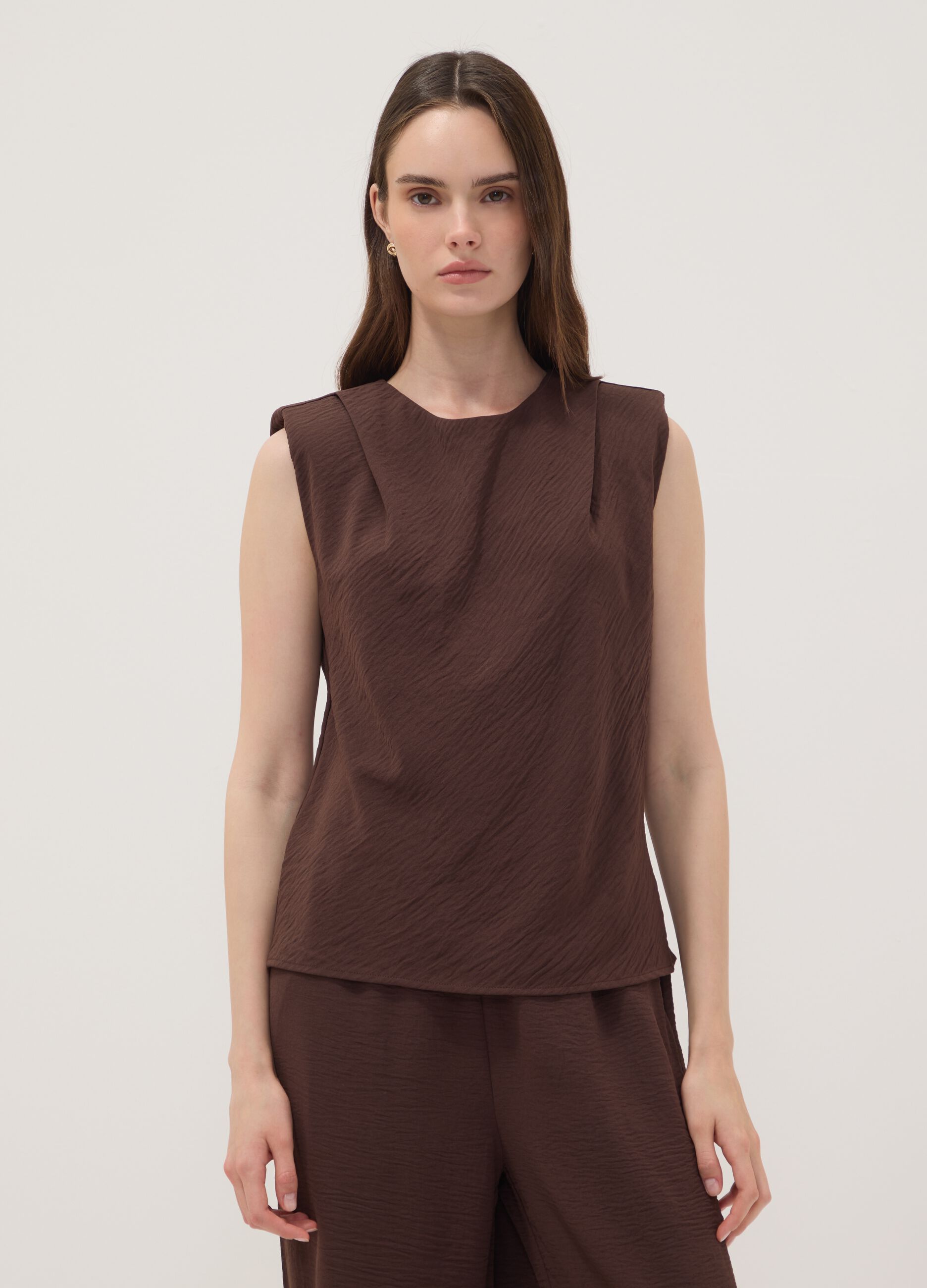 Brown sleeveless pleated-texture blouse, regular fit