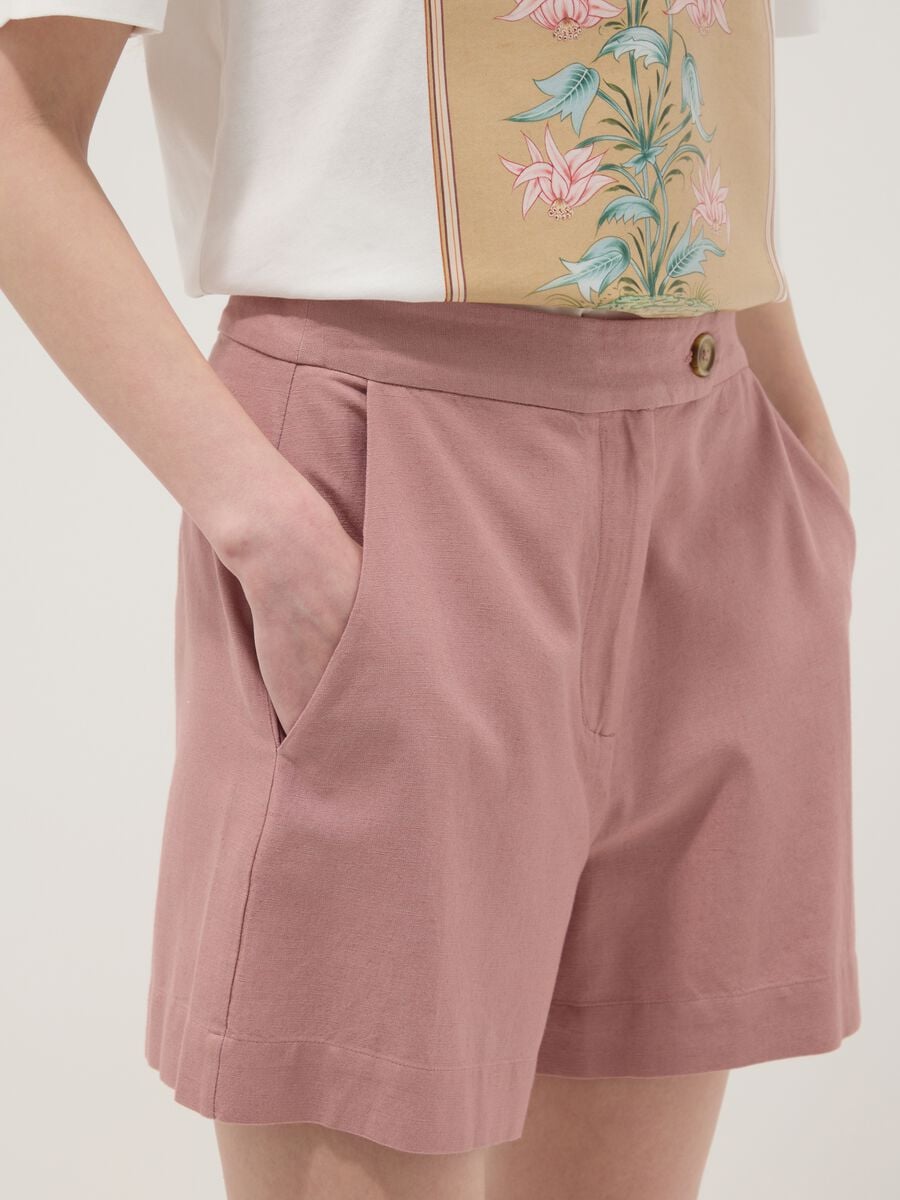 Pink shorts in a viscose, cotton and linen blend &ndash; regular fit_3
