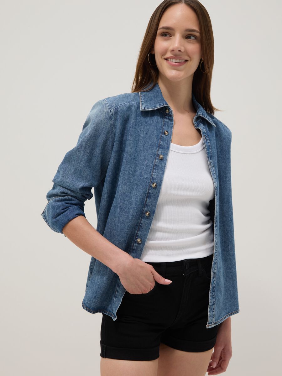 Schwarze Shorts aus Stretch-Baumwoll-Denim_0