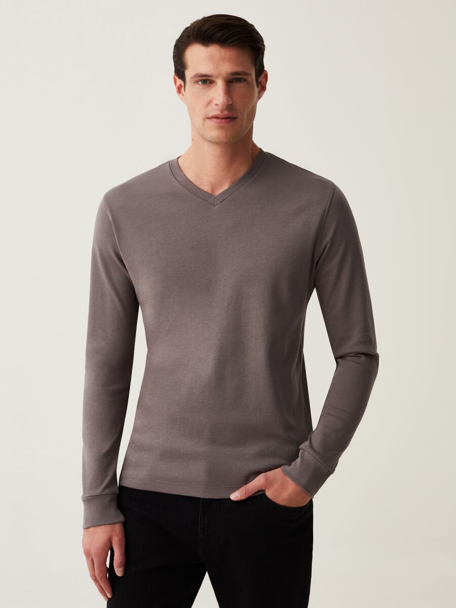 Long-sleeved T-shirt with V neck_0