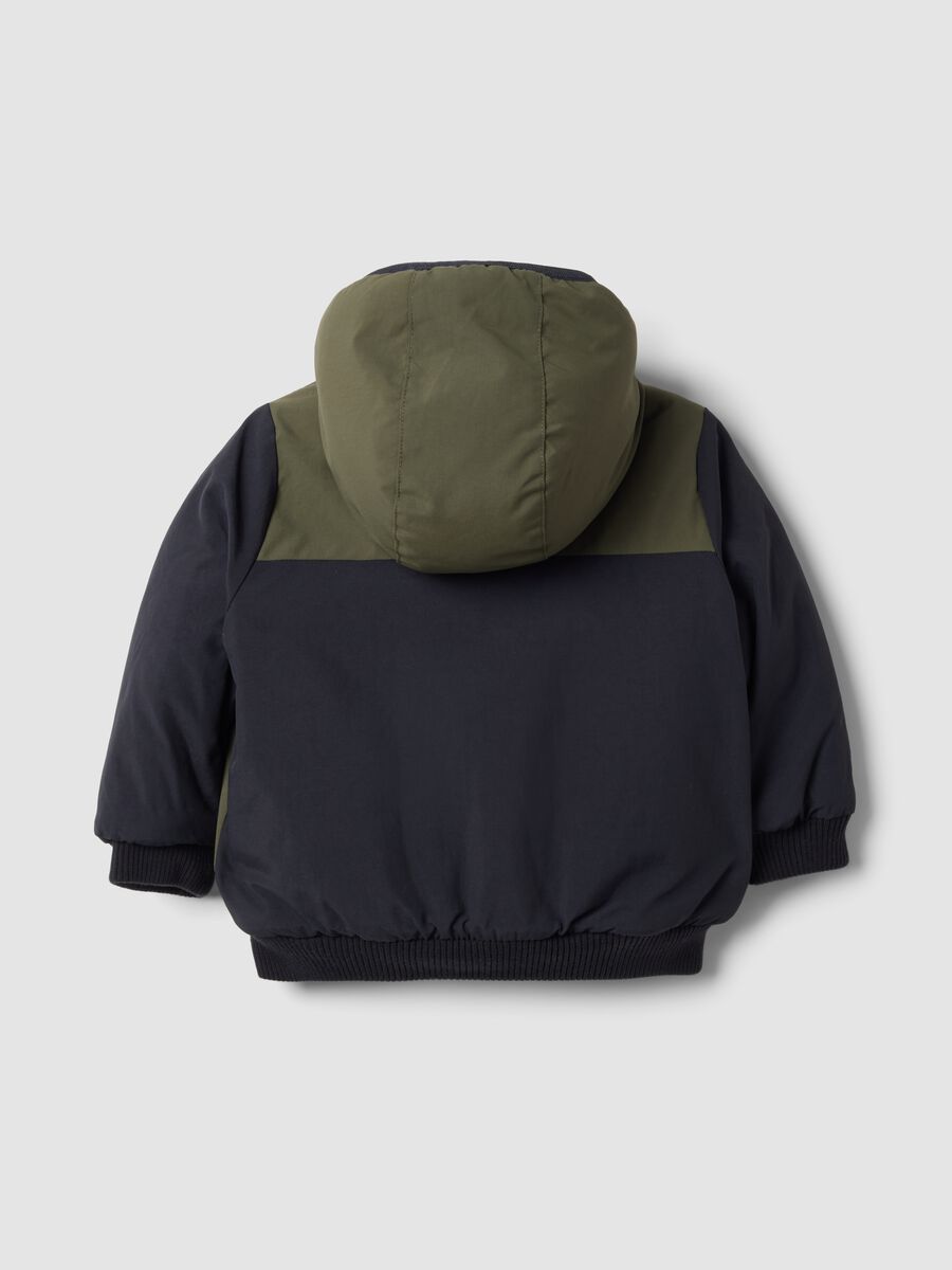 Dunkelblaue Kapuzenjacke mit Rei&szlig;verschluss_1