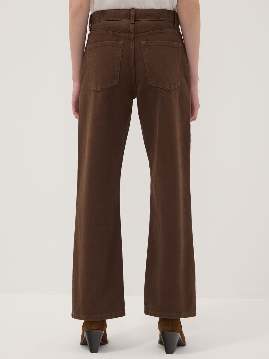 Braune Straight-Fit-Jeans aus reiner Baumwolle_3