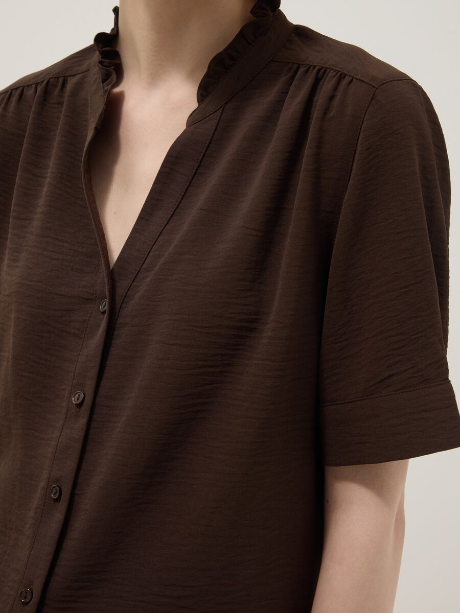 Camisa castanha de manga curta em puro algod&atilde;o regular fit_3