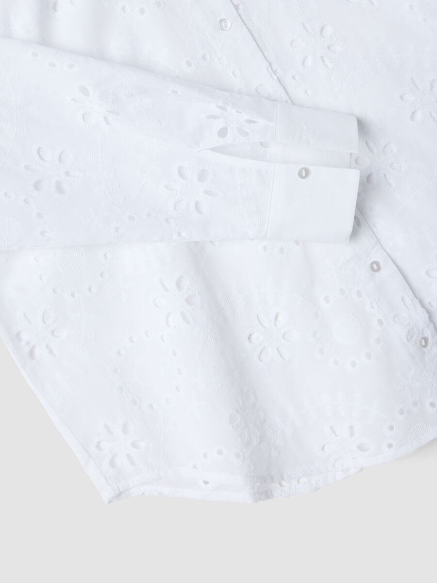 Weisse Bluse aus reiner Baumwolle mit Lochstickerei_5