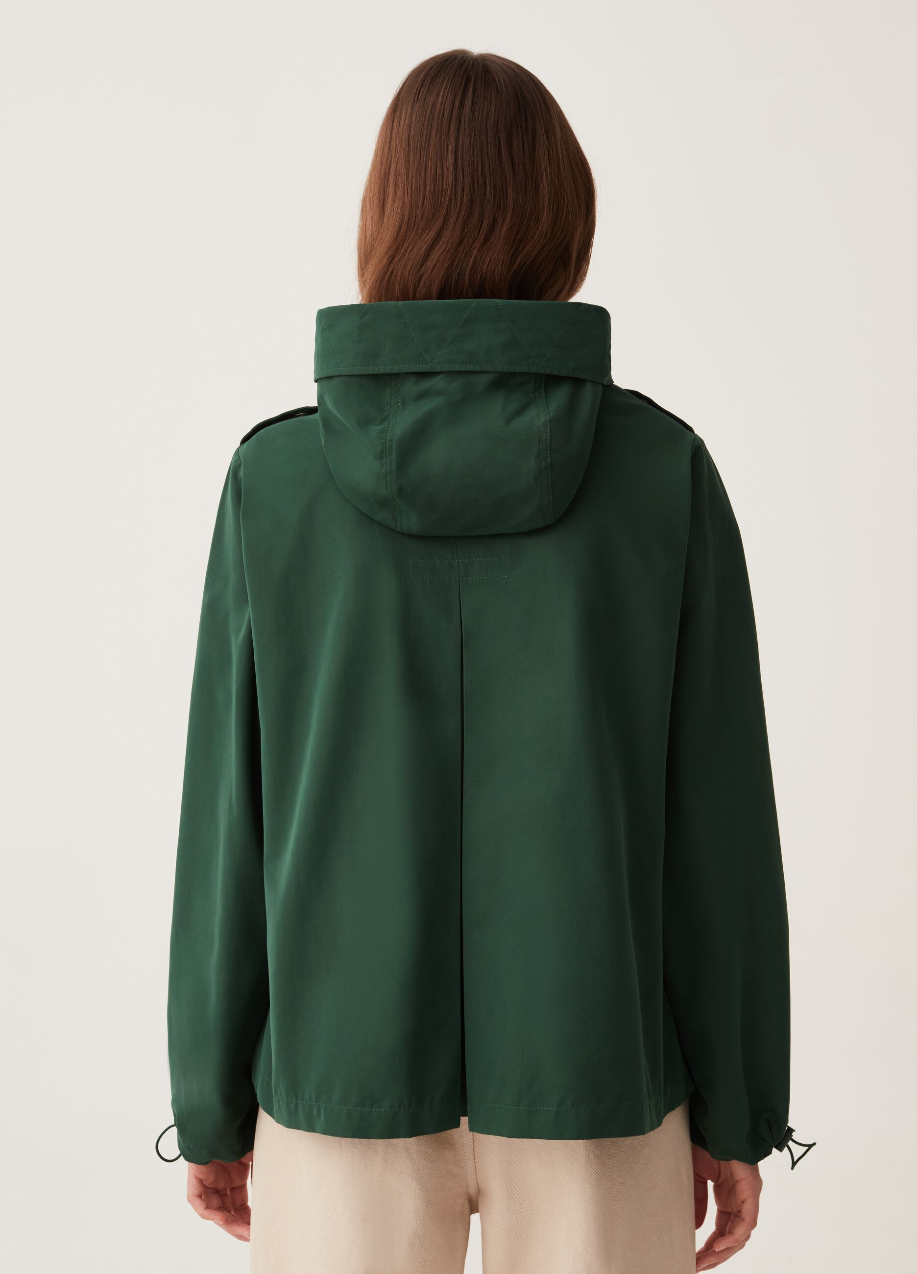 Short jacket with hood