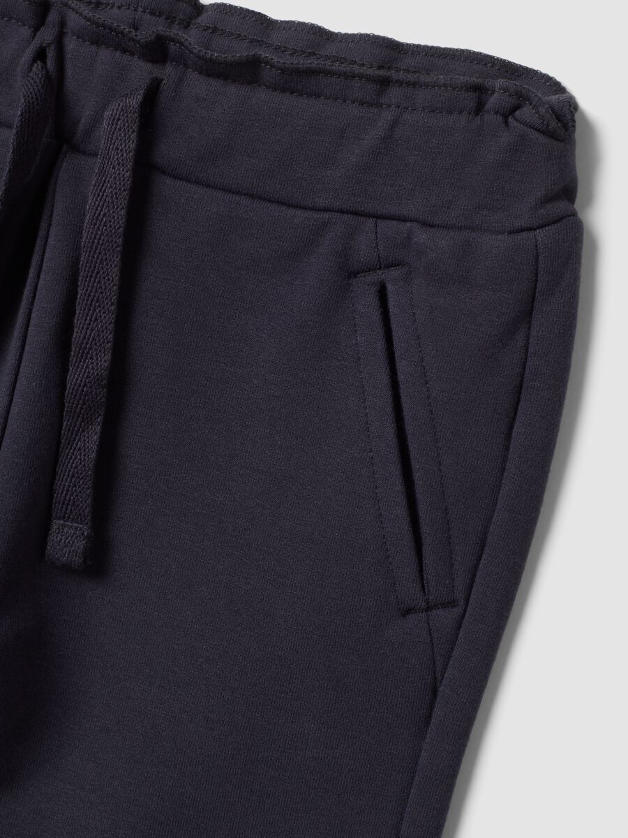 Grey stretch cotton joggers with turn-up cuffs for baby girl_2