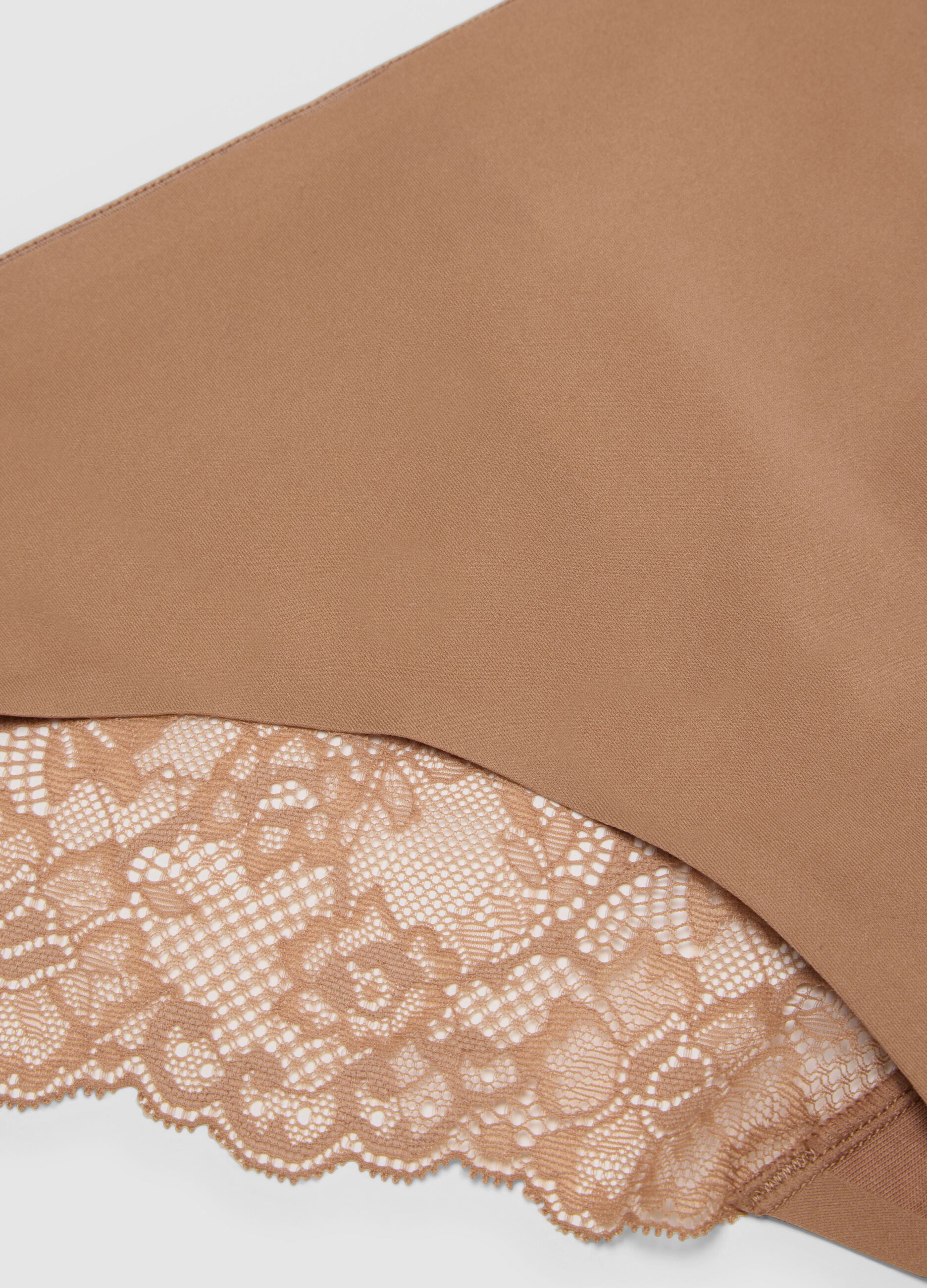 Cuecas bege corte regular com detalhes de renda