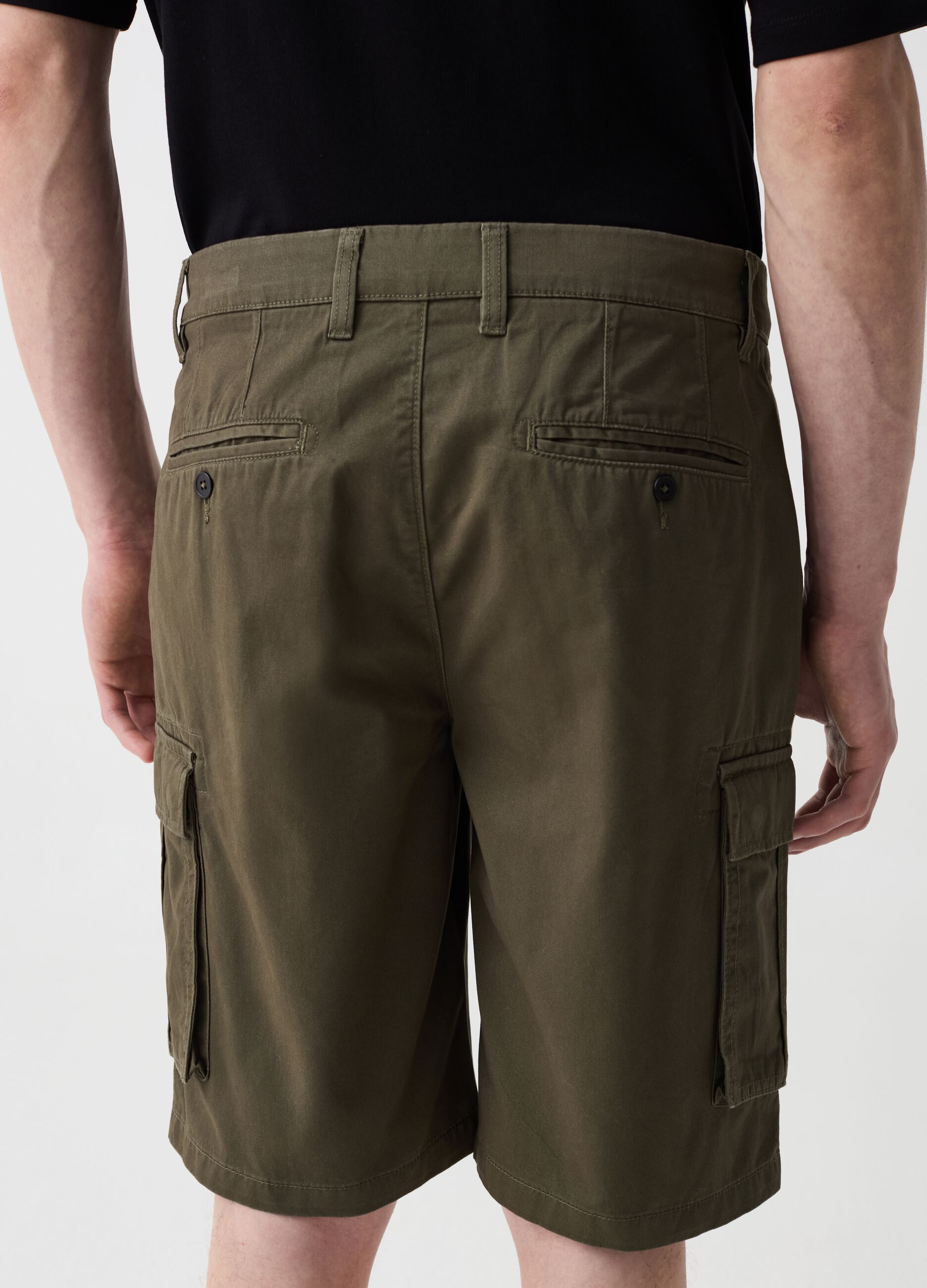 Loose-fit cargo Bermuda shorts