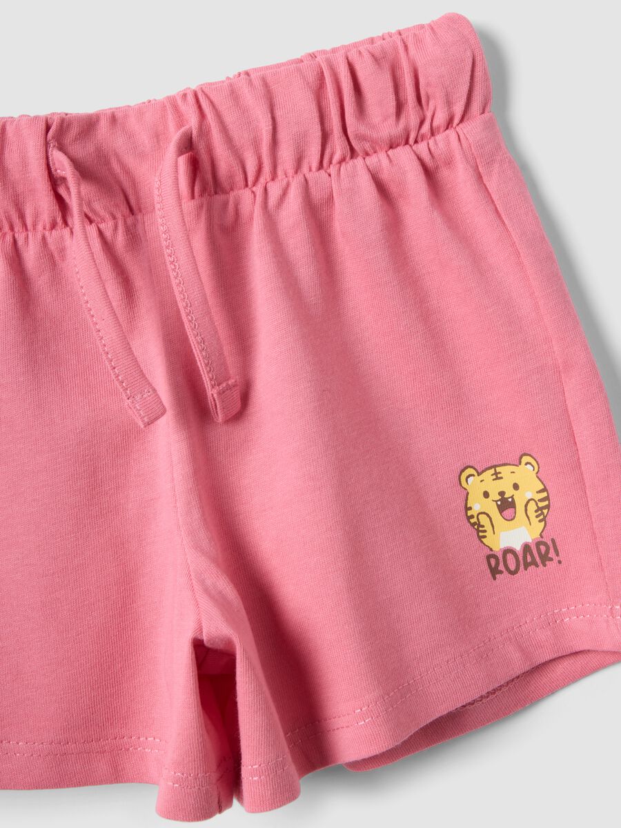 Conjunto multicolor de algod&oacute;n puro para ni&ntilde;a con estampado, corte regular_3