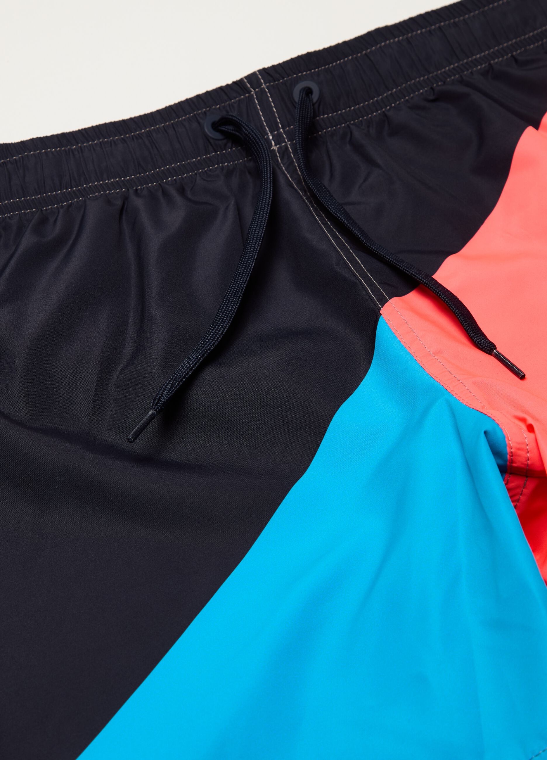 Colourblock swimming trunks with drawstring