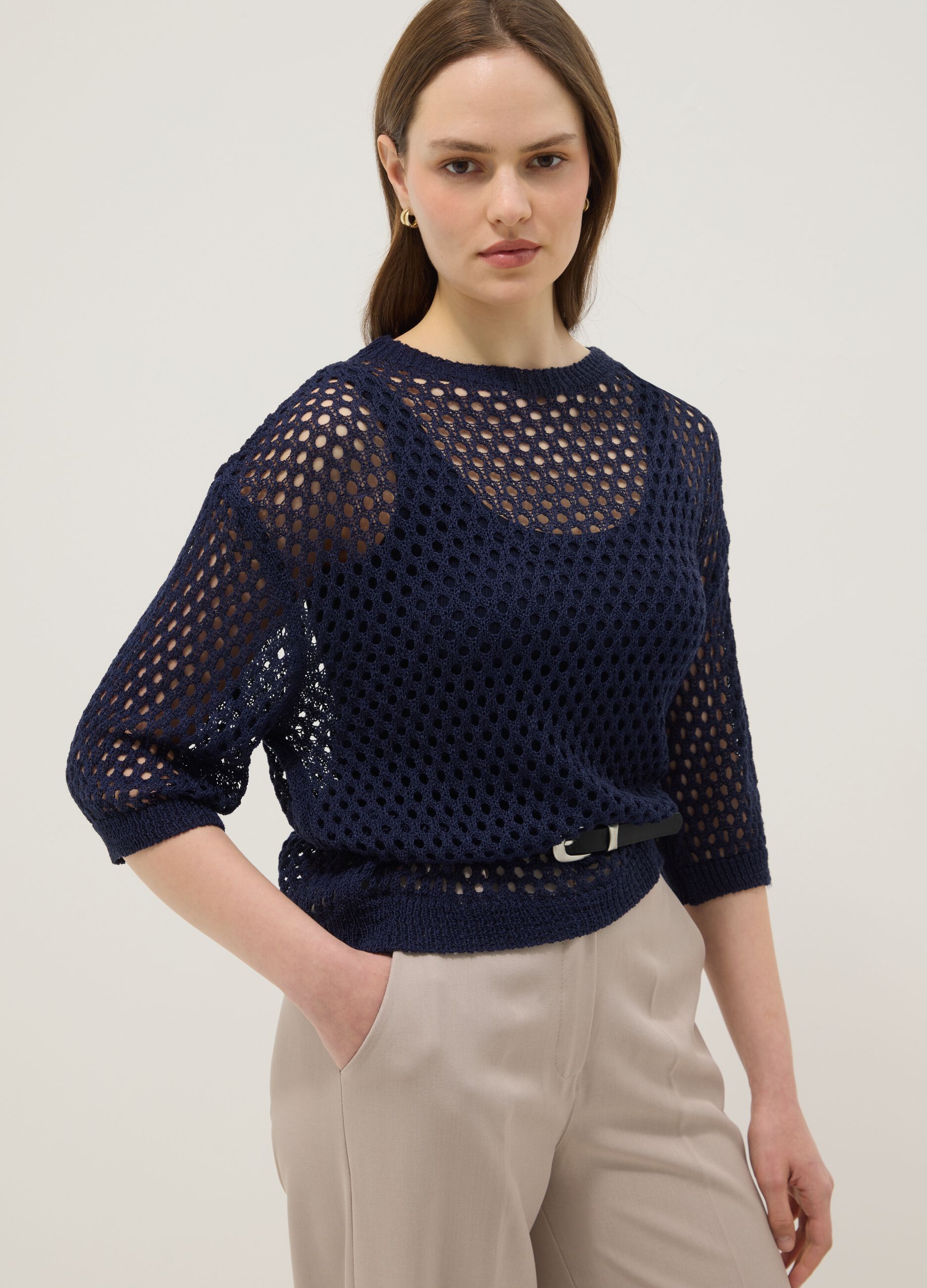 Pull bleu ajour&eacute; &agrave; manches trois-quarts