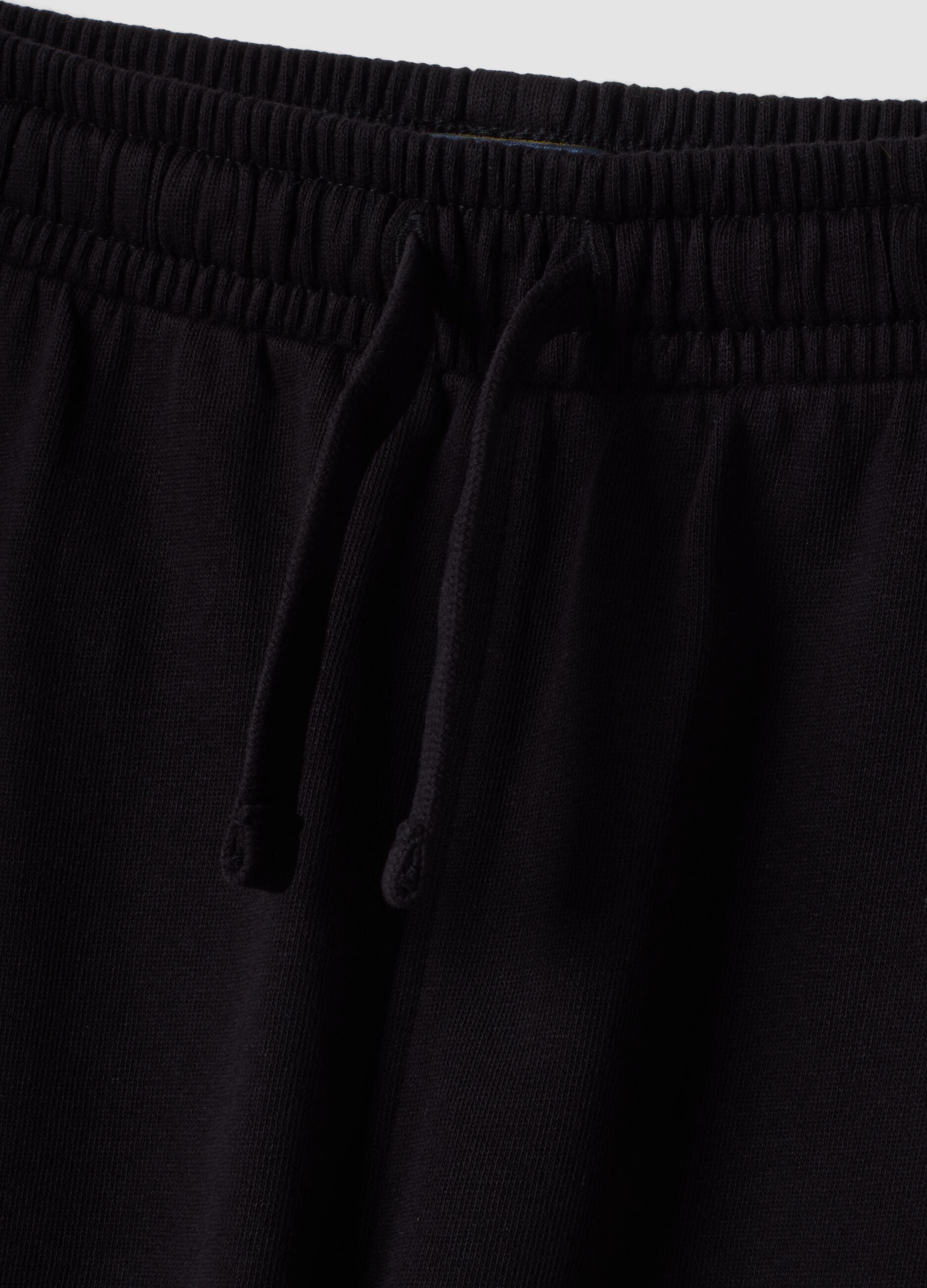 Cal&ccedil;as jogger pretas em puro algod&atilde;o org&acirc;nico