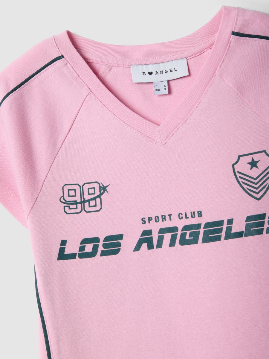 Rosa Slim-Fit-T-Shirt aus reiner Baumwolle mit V-Ausschnitt und Druck_1