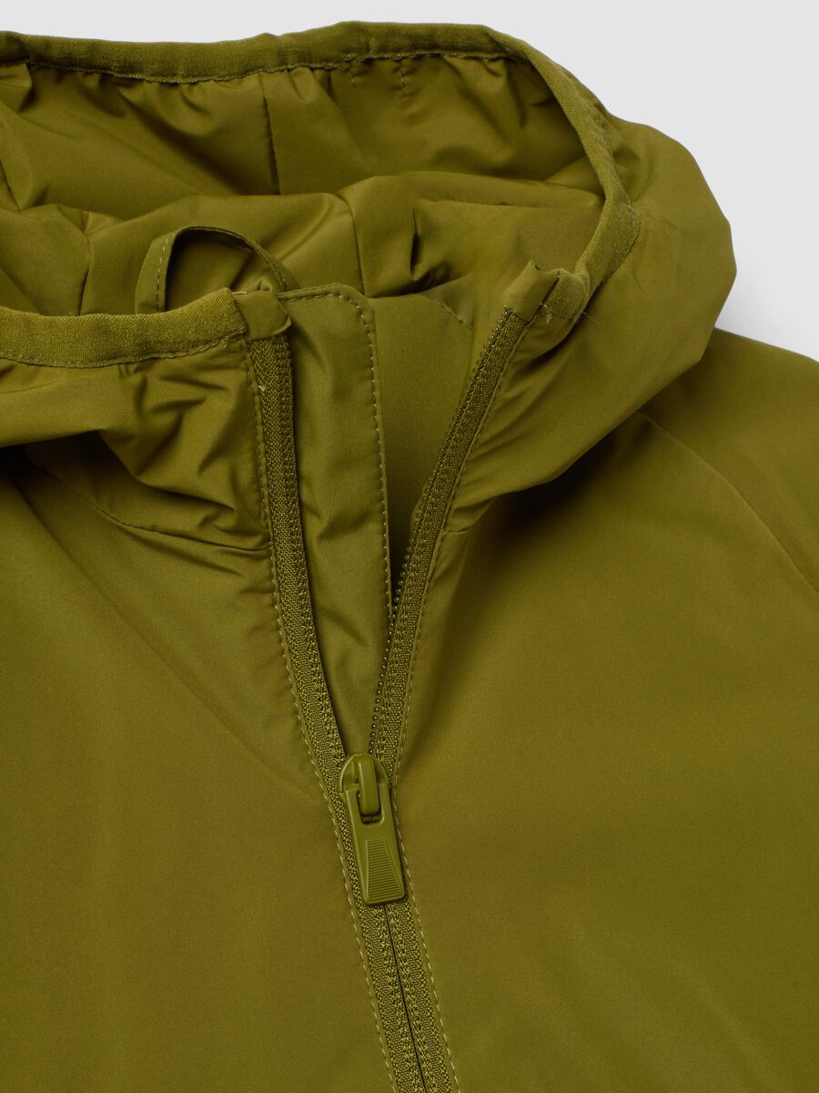 Green kids&rsquo; rain jacket with hood and zip_3