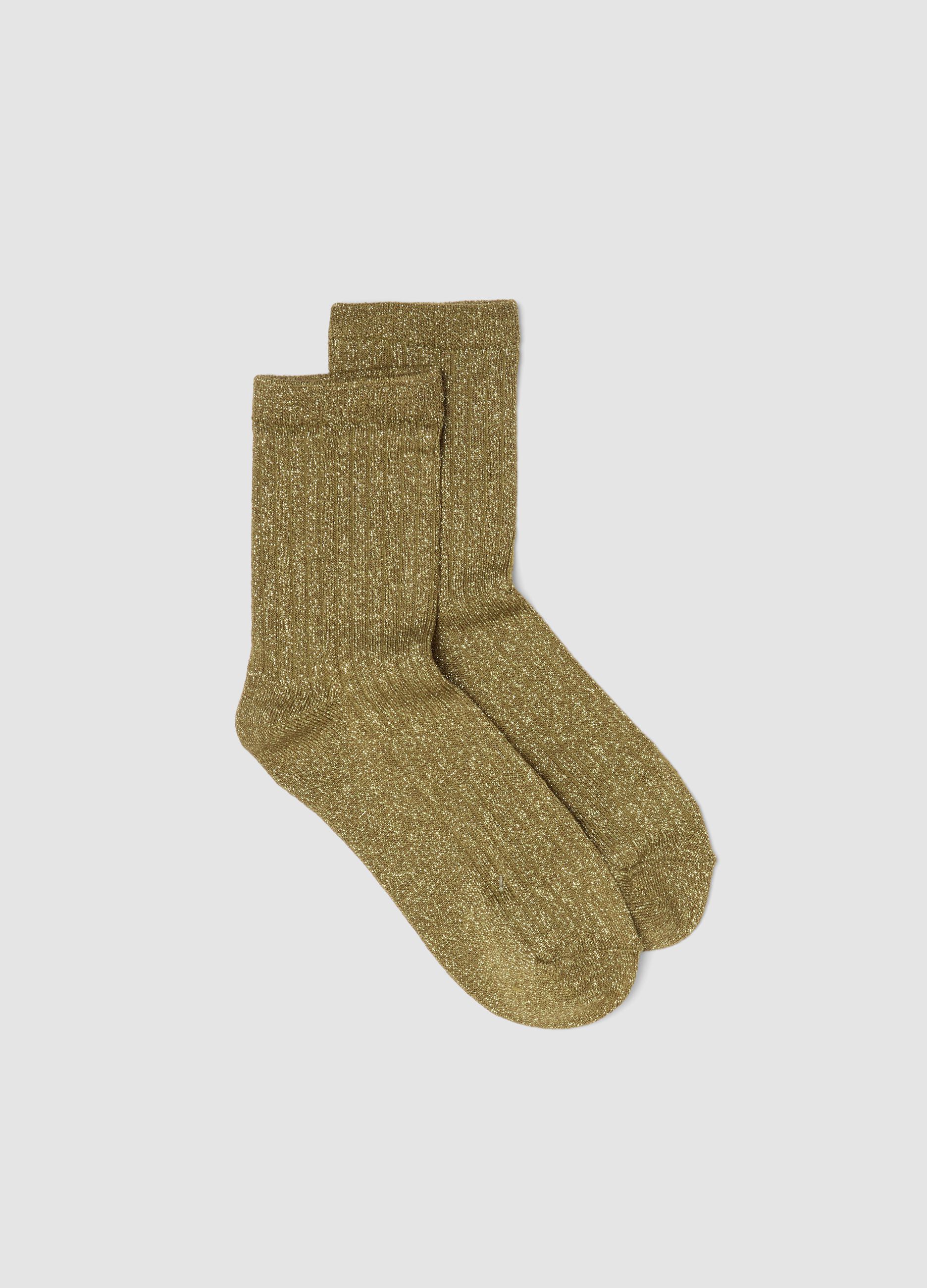Gr&uuml;ne Socken aus elastischem Strick mit Lurexgarn