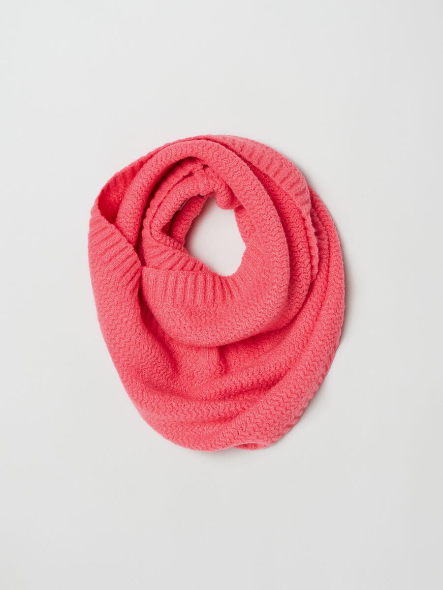 Loop scarf with geometric pattern_0