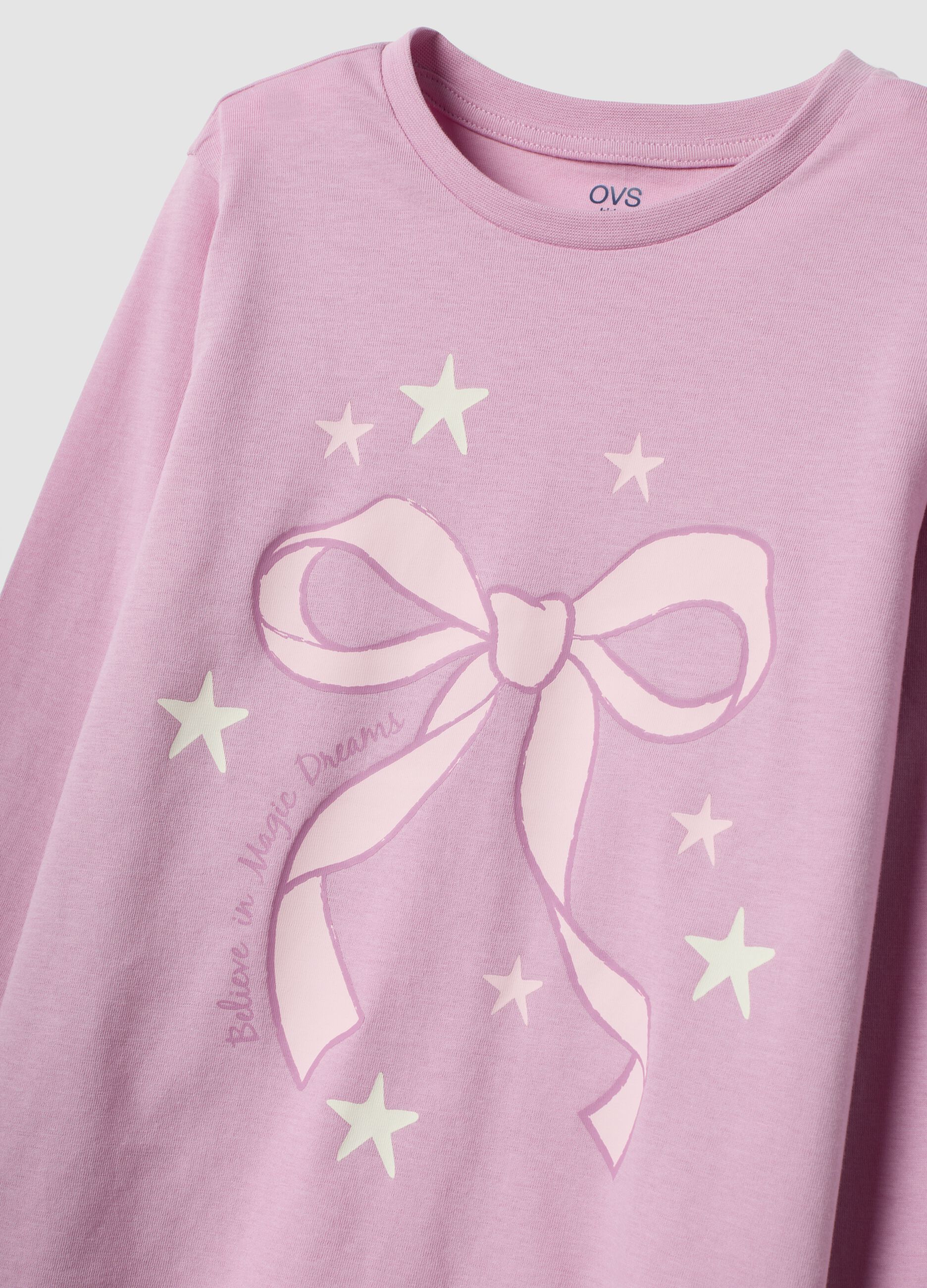 Rosa Pyjama aus Bio-Baumwolljersey mit Schleifenprint