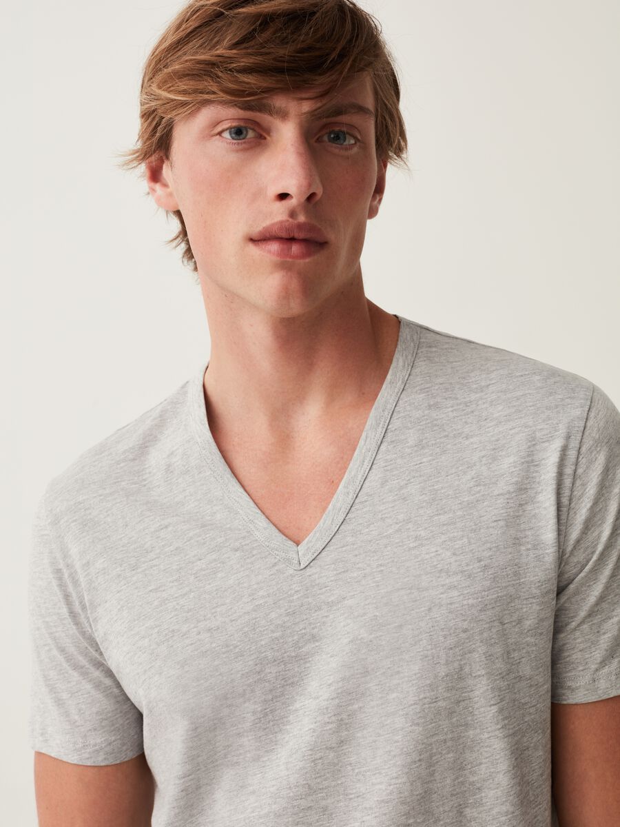 Two-pack undershirts in jersey with V neck_1
