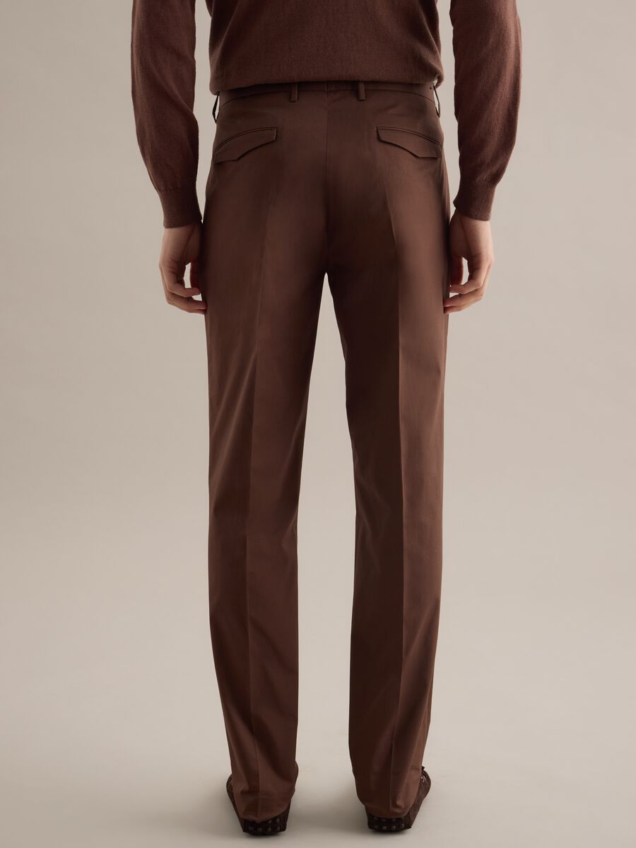 Brown regular fit stretch cotton trousers_2
