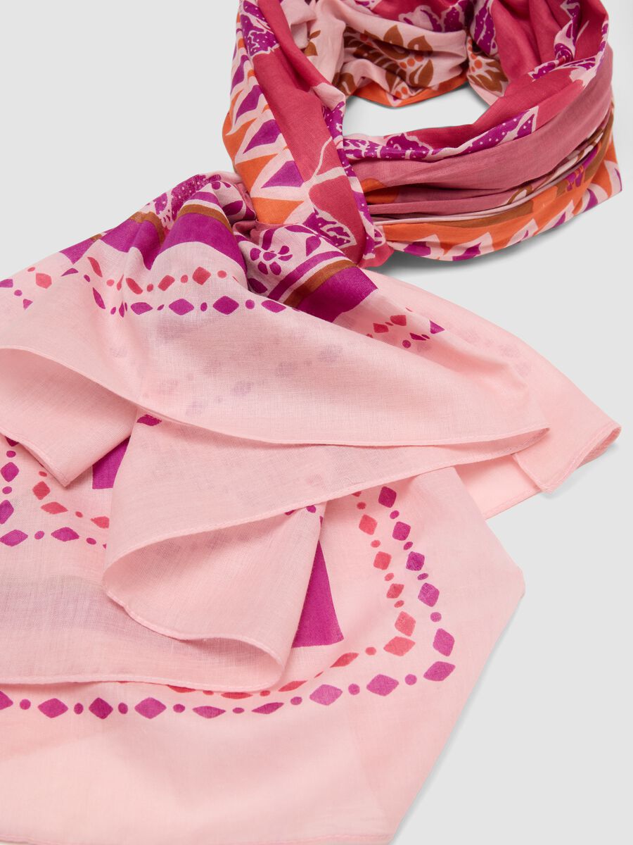 Rosa Tuch aus reiner Baumwolle mit Blumenprint_2