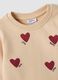 Felpa beige in puro cotone a girocollo e con stampa cuori per bimba_2