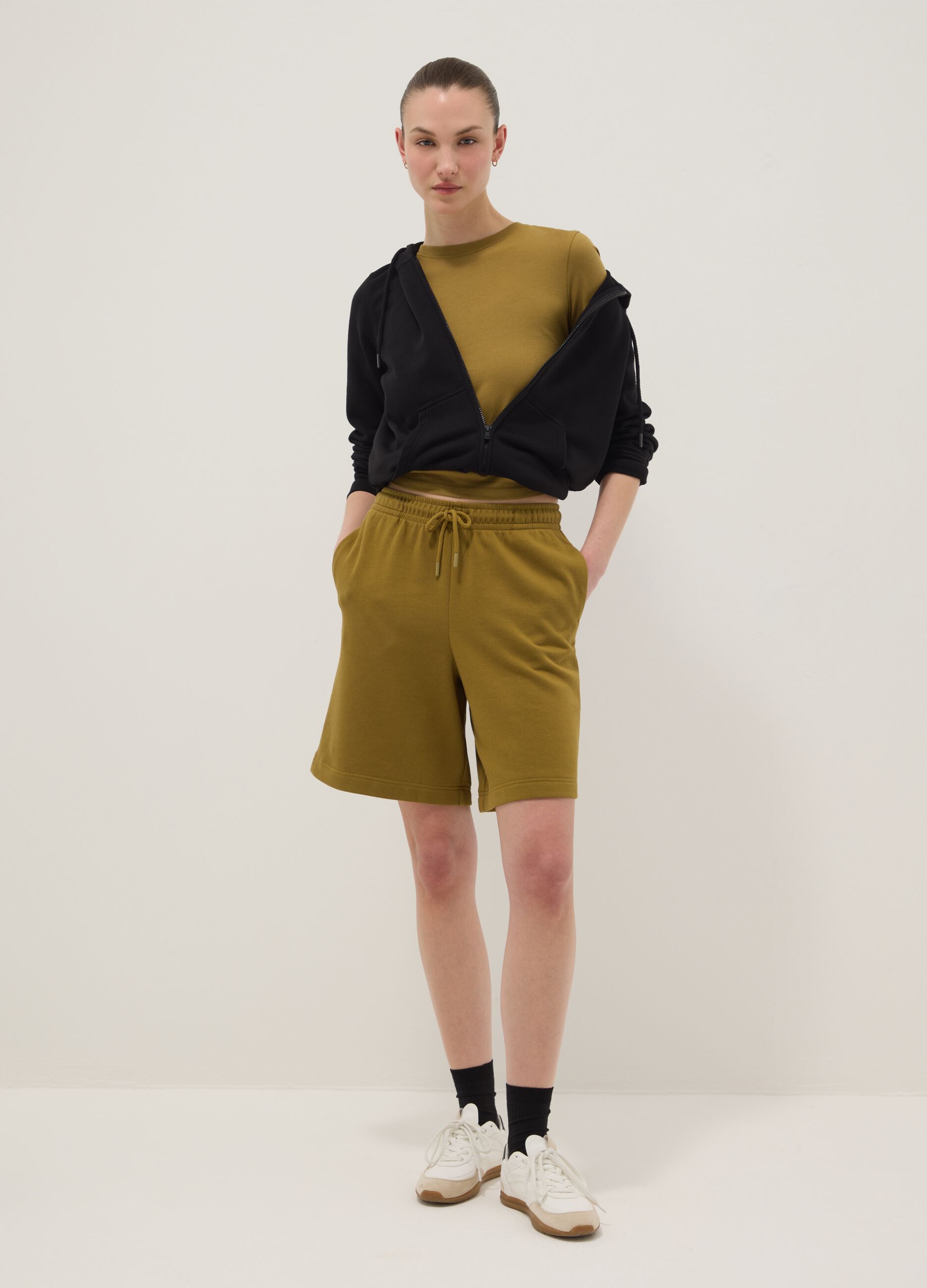 &Pi;&rho;ά&sigma;&iota;&nu;&eta; &beta;&epsilon;&rho;&mu;&omicron;ύ&delta;&alpha; regular fit &alpha;&pi;ό &beta;&alpha;&mu;&beta;&alpha;&kappa;&epsilon;&rho;ό &mu;&epsilon;ί&gamma;&mu;&alpha; &mu;&epsilon; &epsilon;&lambda;&alpha;&sigma;&tau;&iota;&kappa;ή &mu;έ&sigma;&eta;