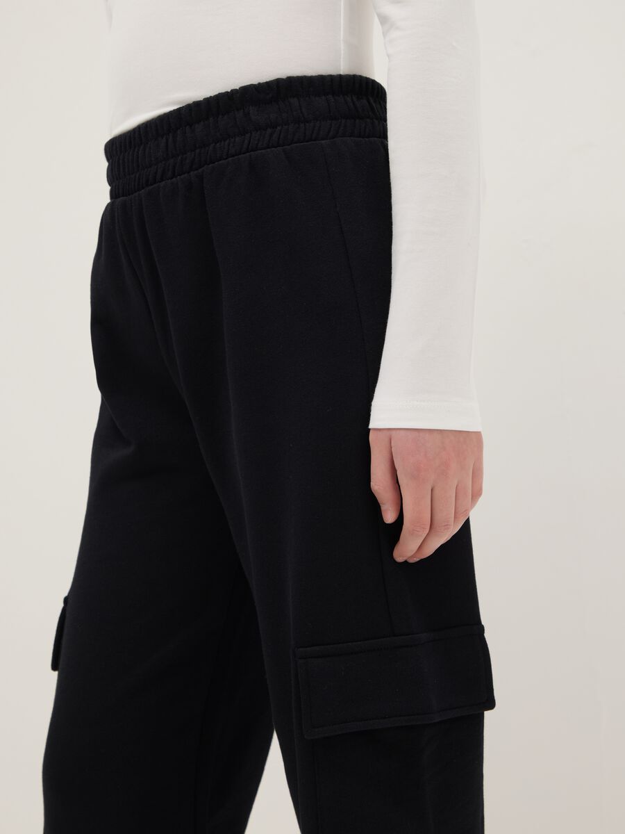 Girls' regular fit black cotton jogger trousers_2