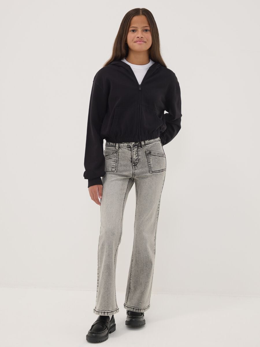 Jeans cinzentos flare em algod&atilde;o el&aacute;stico para rapariga_0
