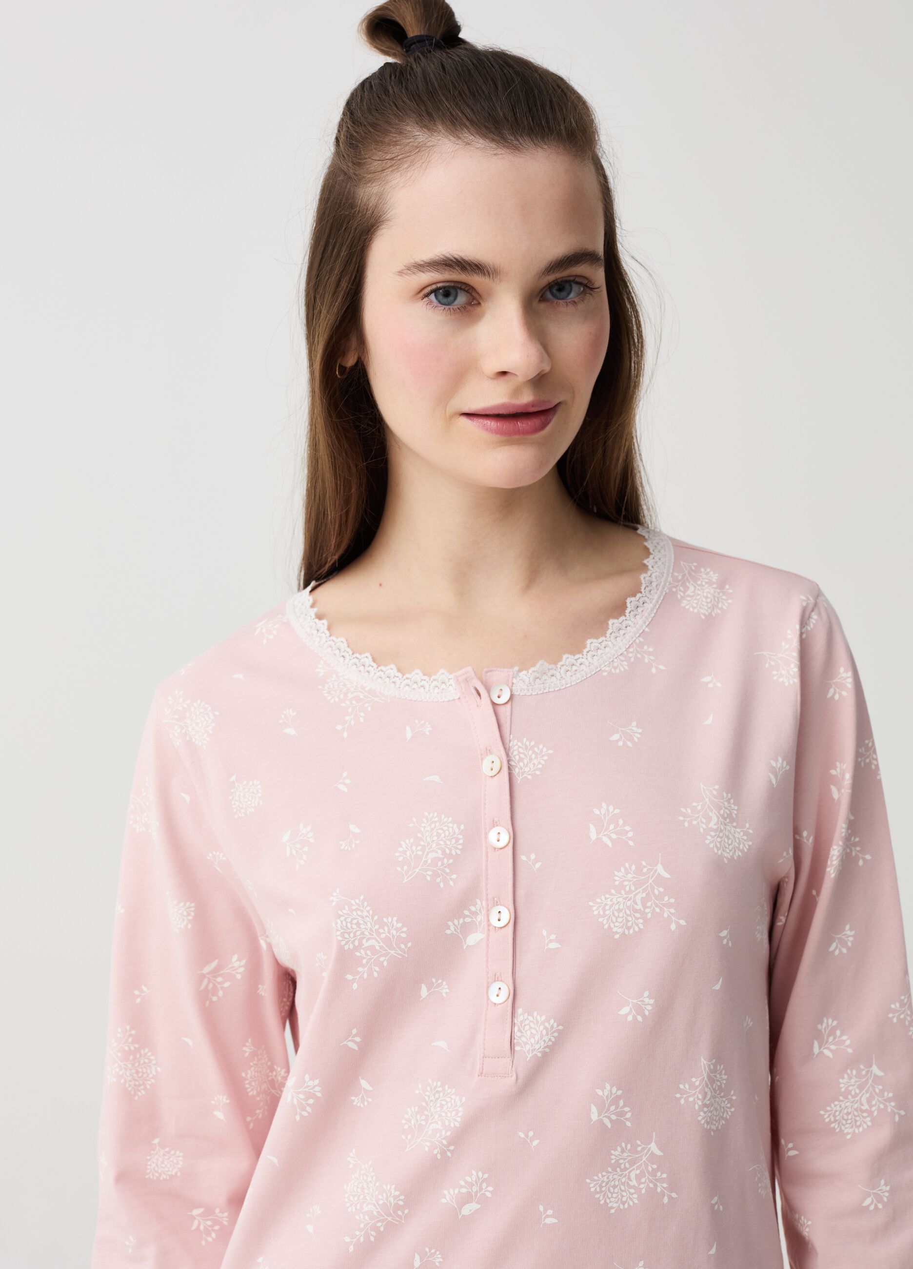 Long cotton pyjamas with lace edging