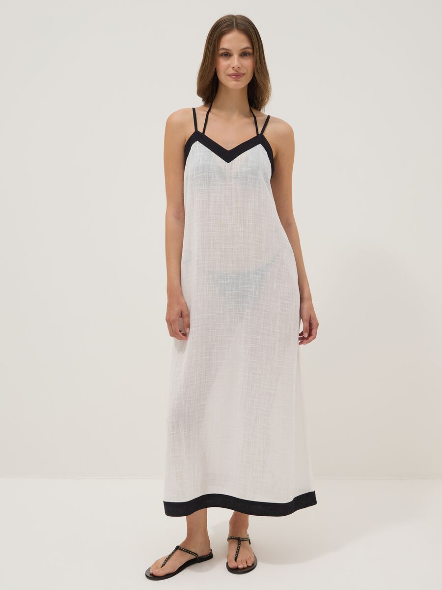 Langes weisses Strandkleid aus Baumwoll-Viskose-Mix_0