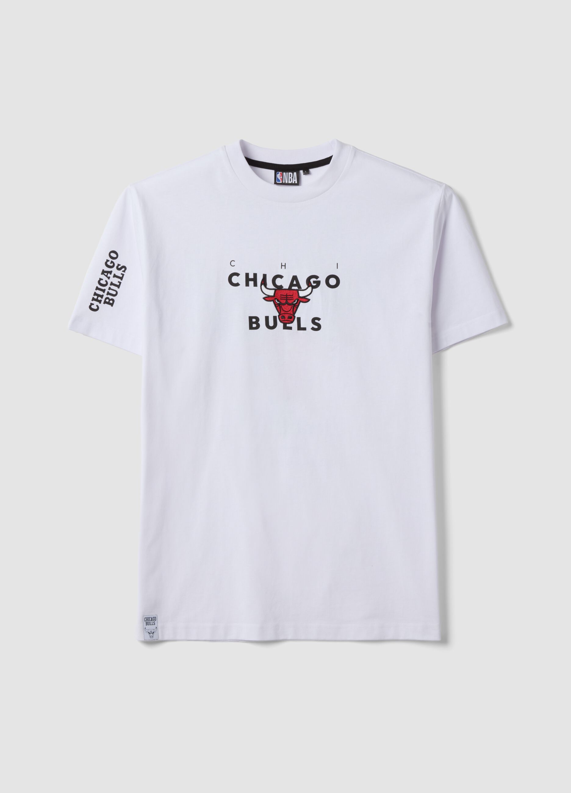 T-shirt branca em algod&atilde;o puro com estampado frontal, corte oversized